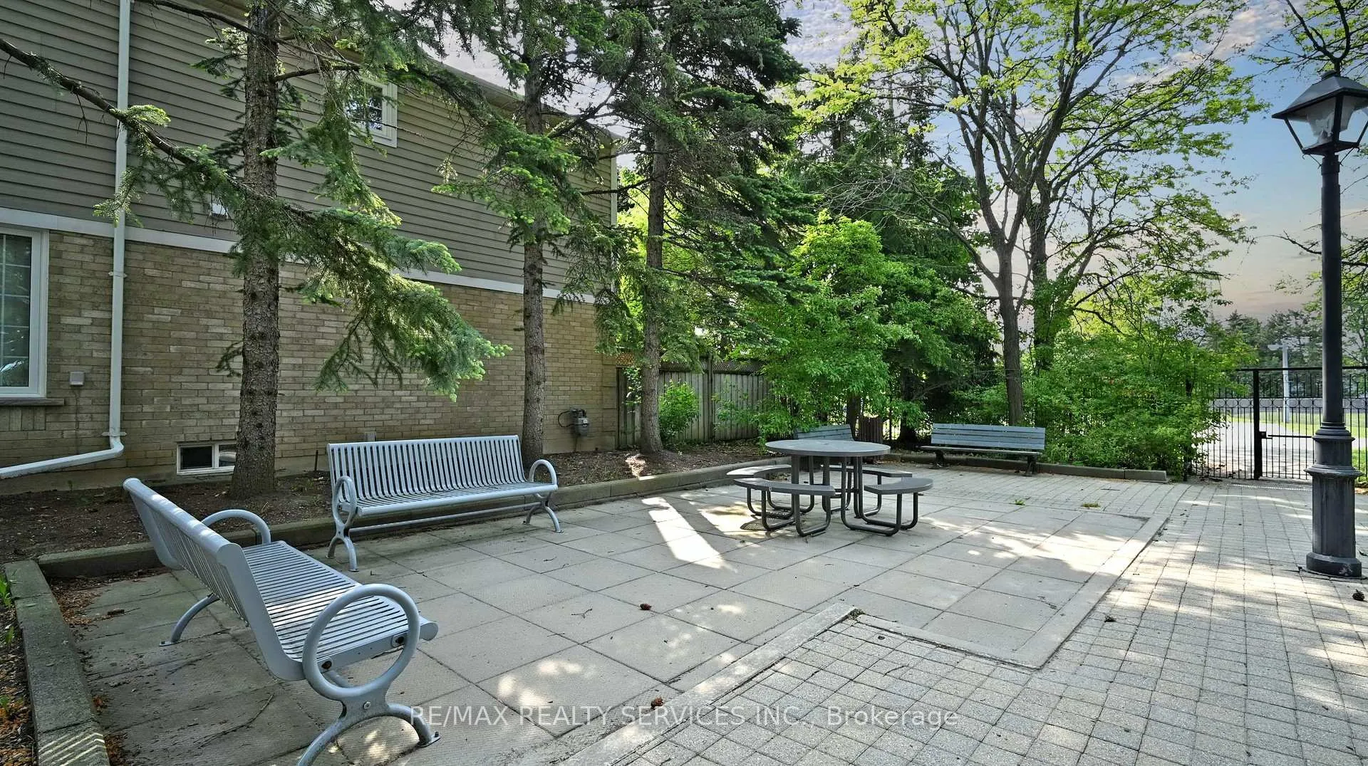 Photo 49 of 28 Heathcliffe Square, Brampton, Central Park — HOMEH