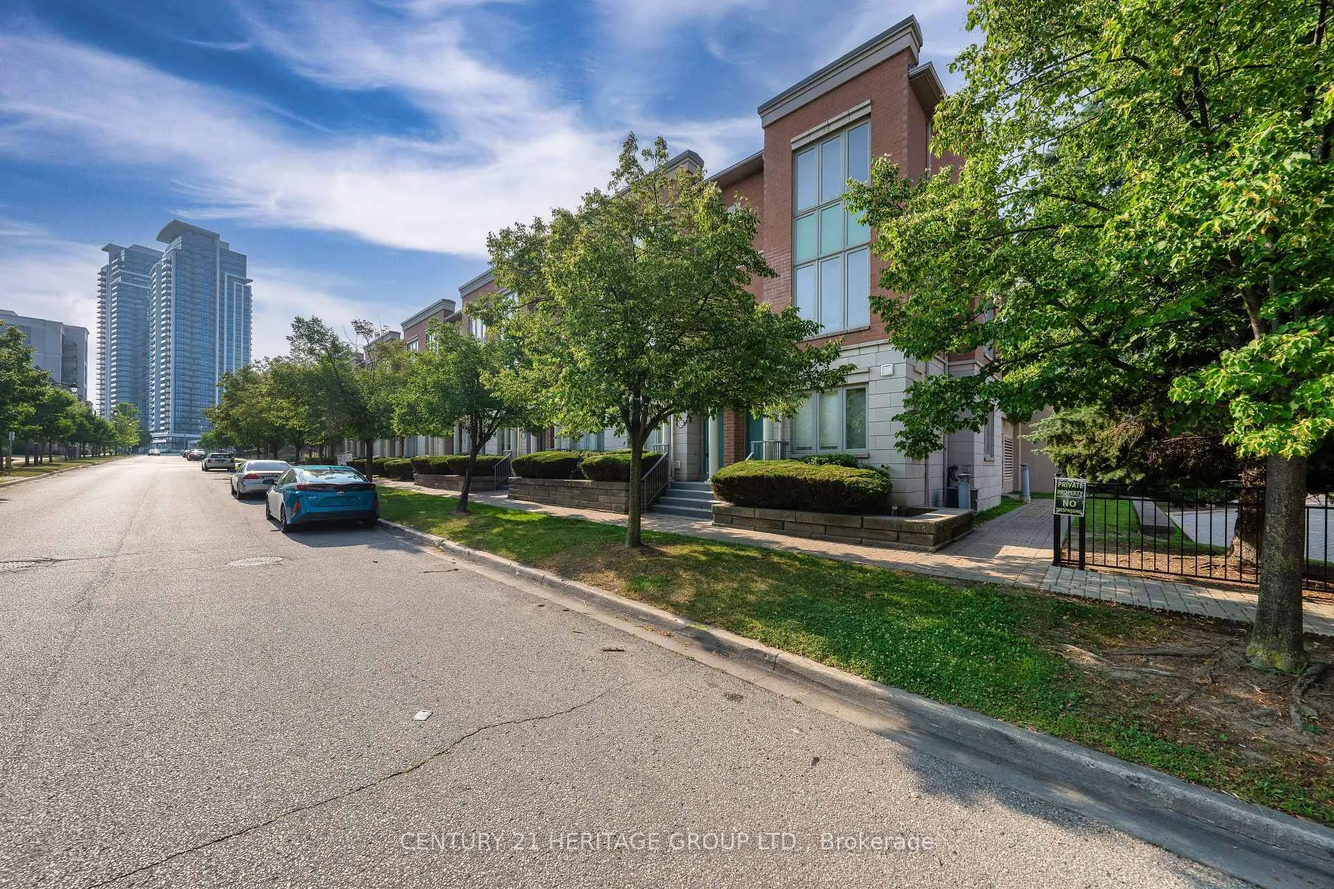 Photo 3 of 82 Suncrest Boulevard, Markham, Commerce Valley — HOMEH