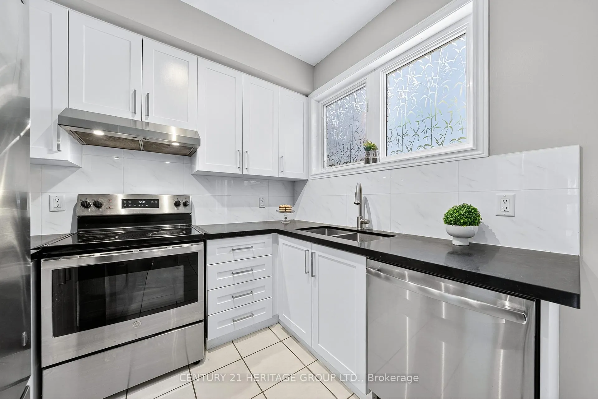 Photo 9 of 82 Suncrest Boulevard, Markham, Commerce Valley — HOMEH