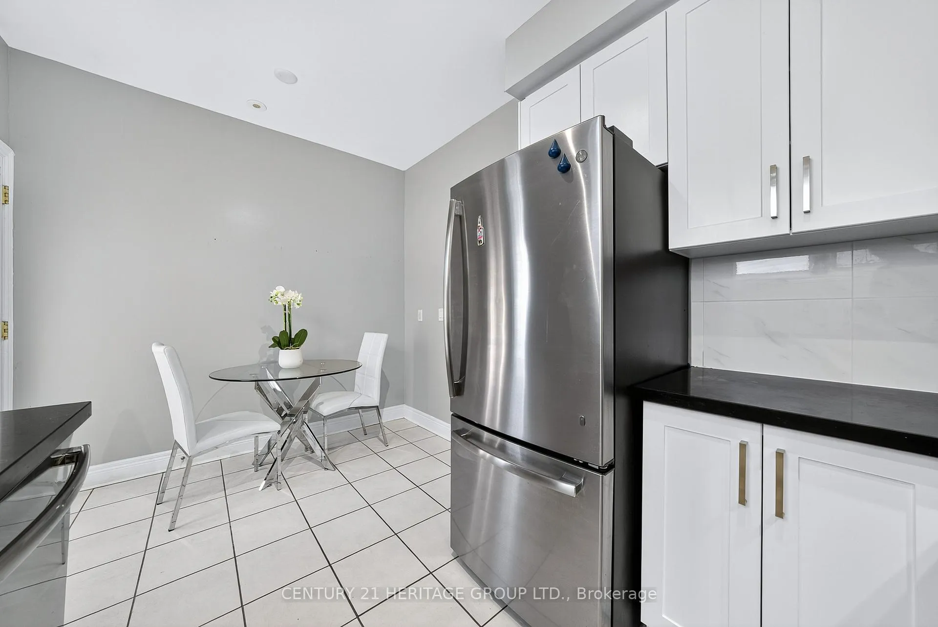 Photo 10 of 82 Suncrest Boulevard, Markham, Commerce Valley — HOMEH