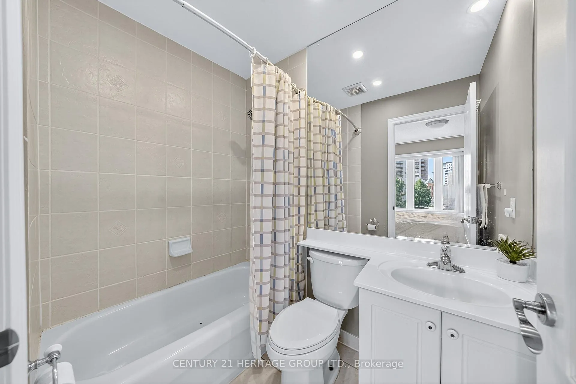 Photo 22 of 82 Suncrest Boulevard, Markham, Commerce Valley — HOMEH