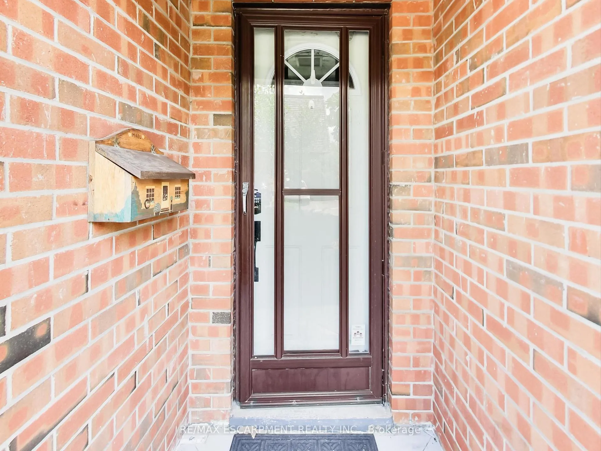 Photo 3 of 31 Briar Path, Brampton, Avondale — HOMEH