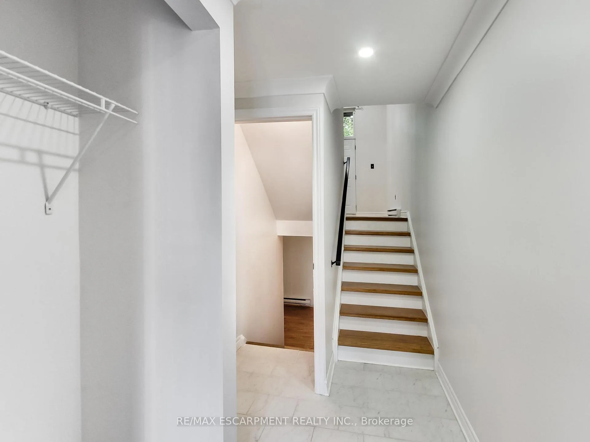 Photo 4 of 31 Briar Path, Brampton, Avondale — HOMEH