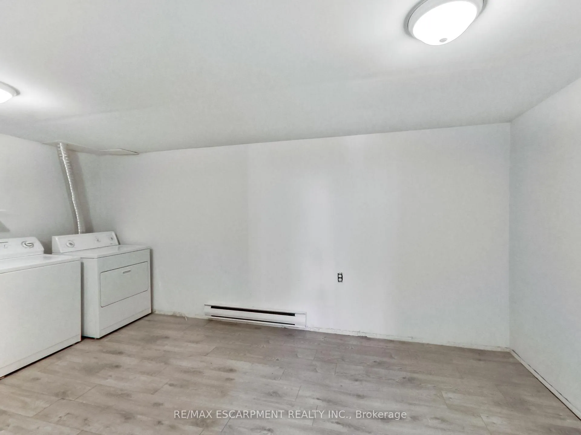 Photo 6 of 31 Briar Path, Brampton, Avondale — HOMEH