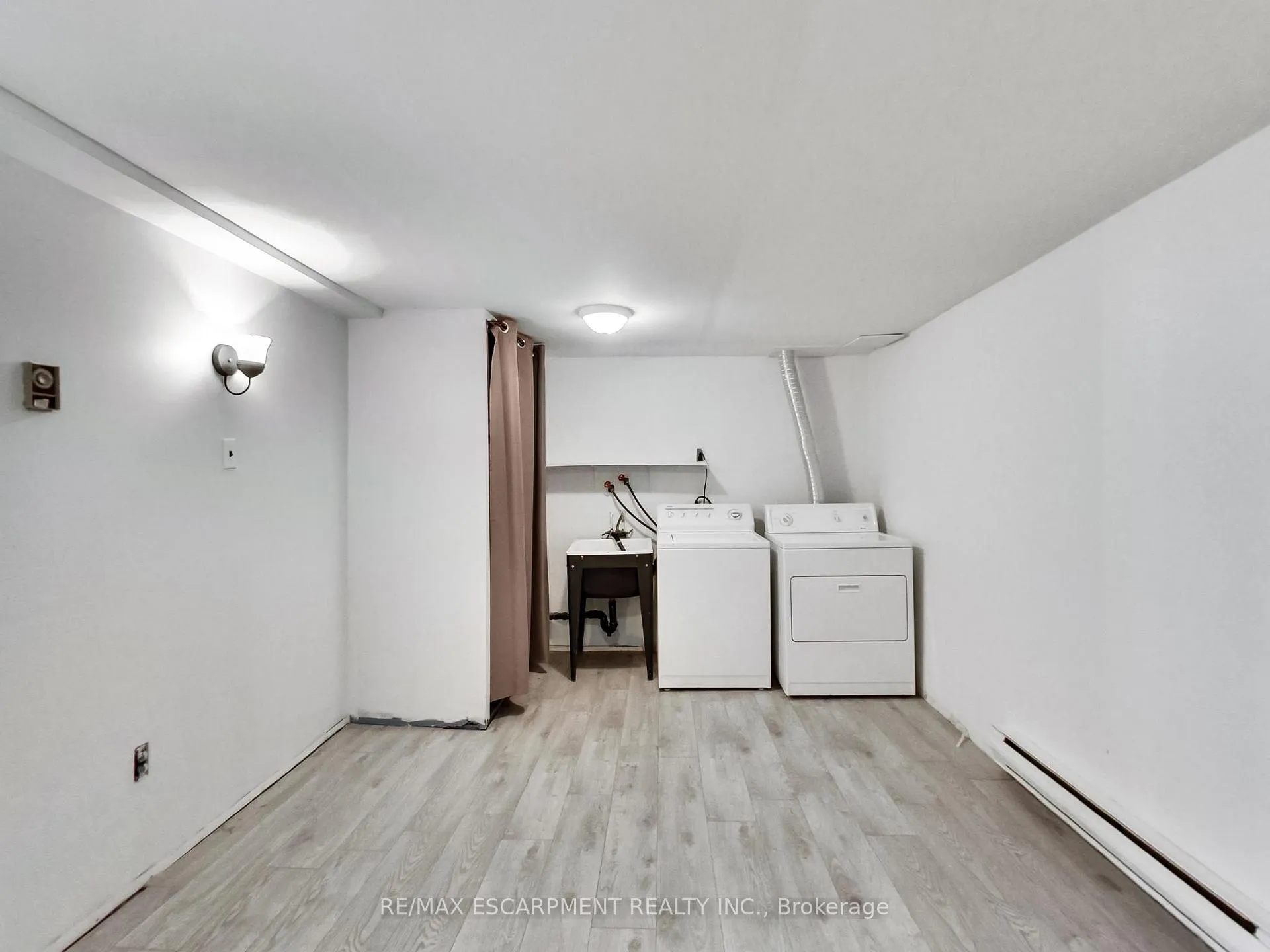 Photo 7 of 31 Briar Path, Brampton, Avondale — HOMEH