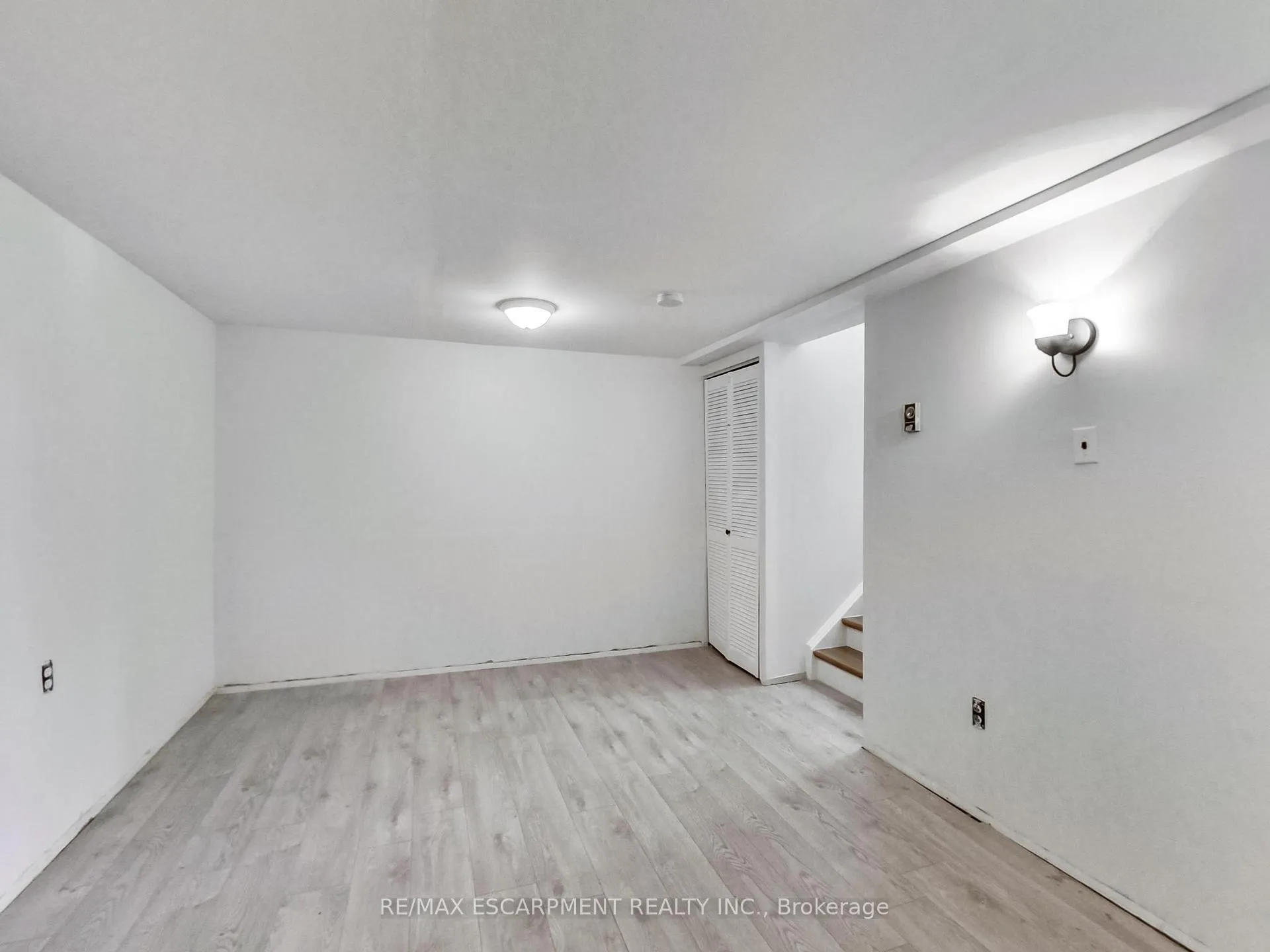 Photo 8 of 31 Briar Path, Brampton, Avondale — HOMEH