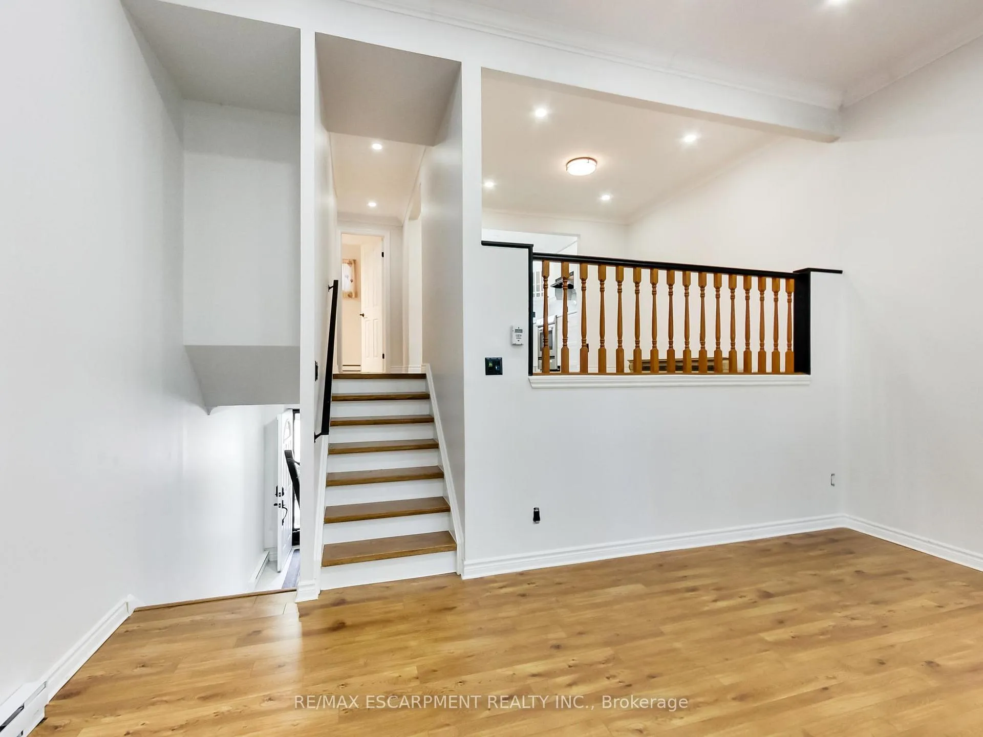 Photo 11 of 31 Briar Path, Brampton, Avondale — HOMEH