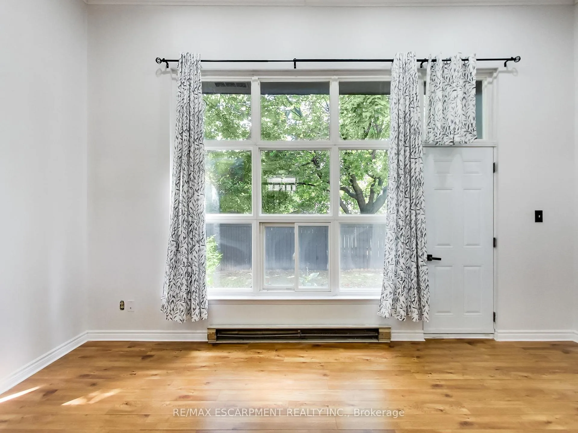 Photo 12 of 31 Briar Path, Brampton, Avondale — HOMEH
