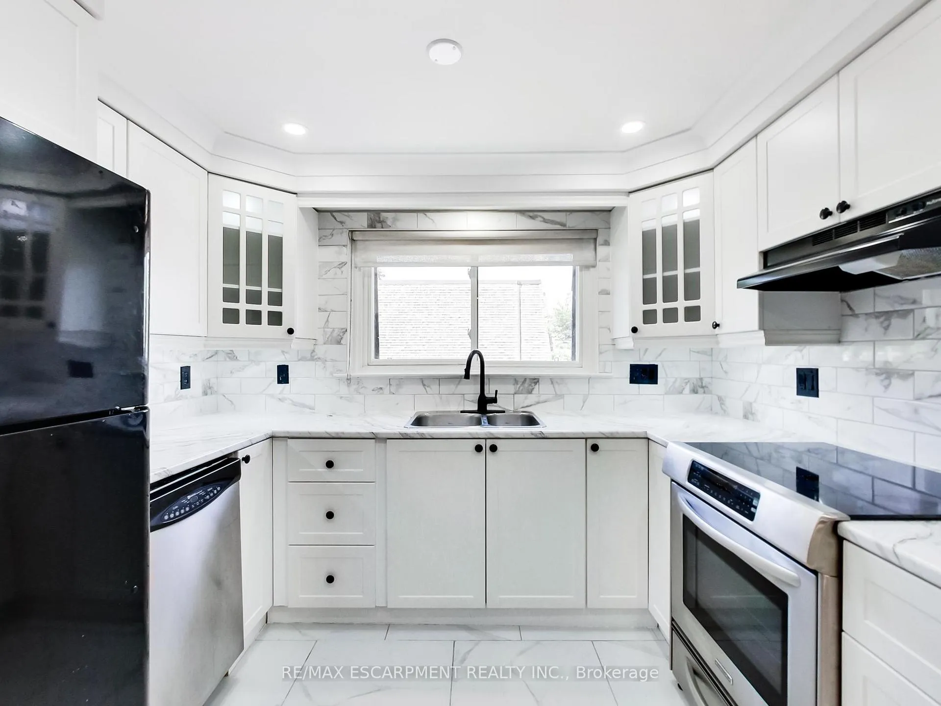 Photo 19 of 31 Briar Path, Brampton, Avondale — HOMEH