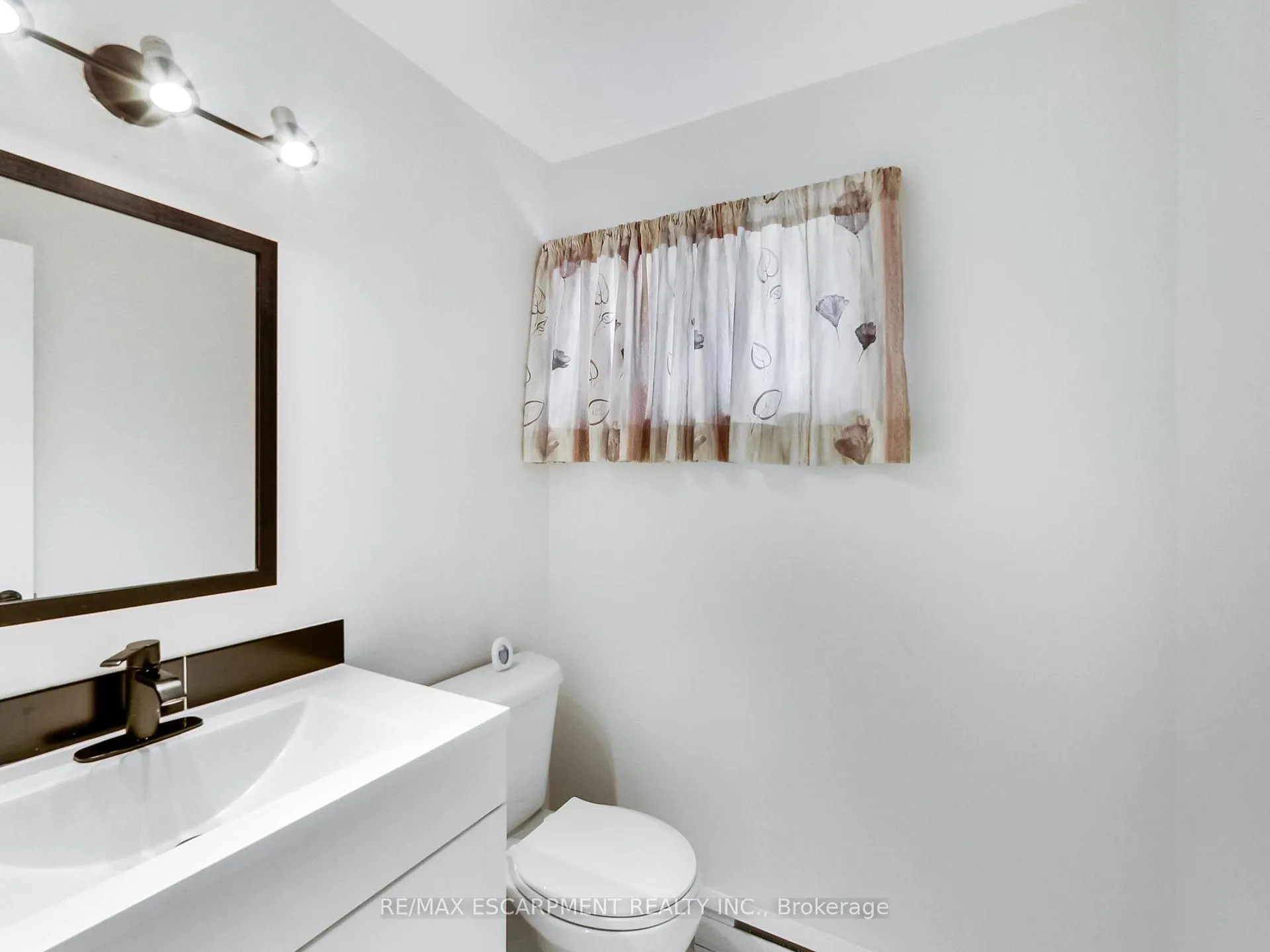 Photo 23 of 31 Briar Path, Brampton, Avondale — HOMEH