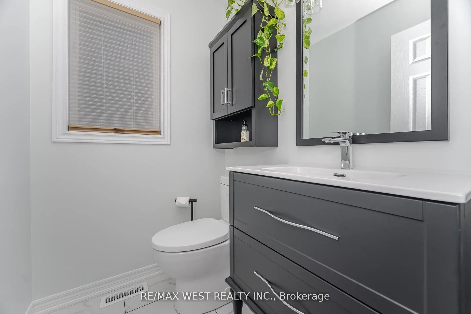 Photo 19 of 8 Via Amici, New Tecumseth, Alliston — HOMEH