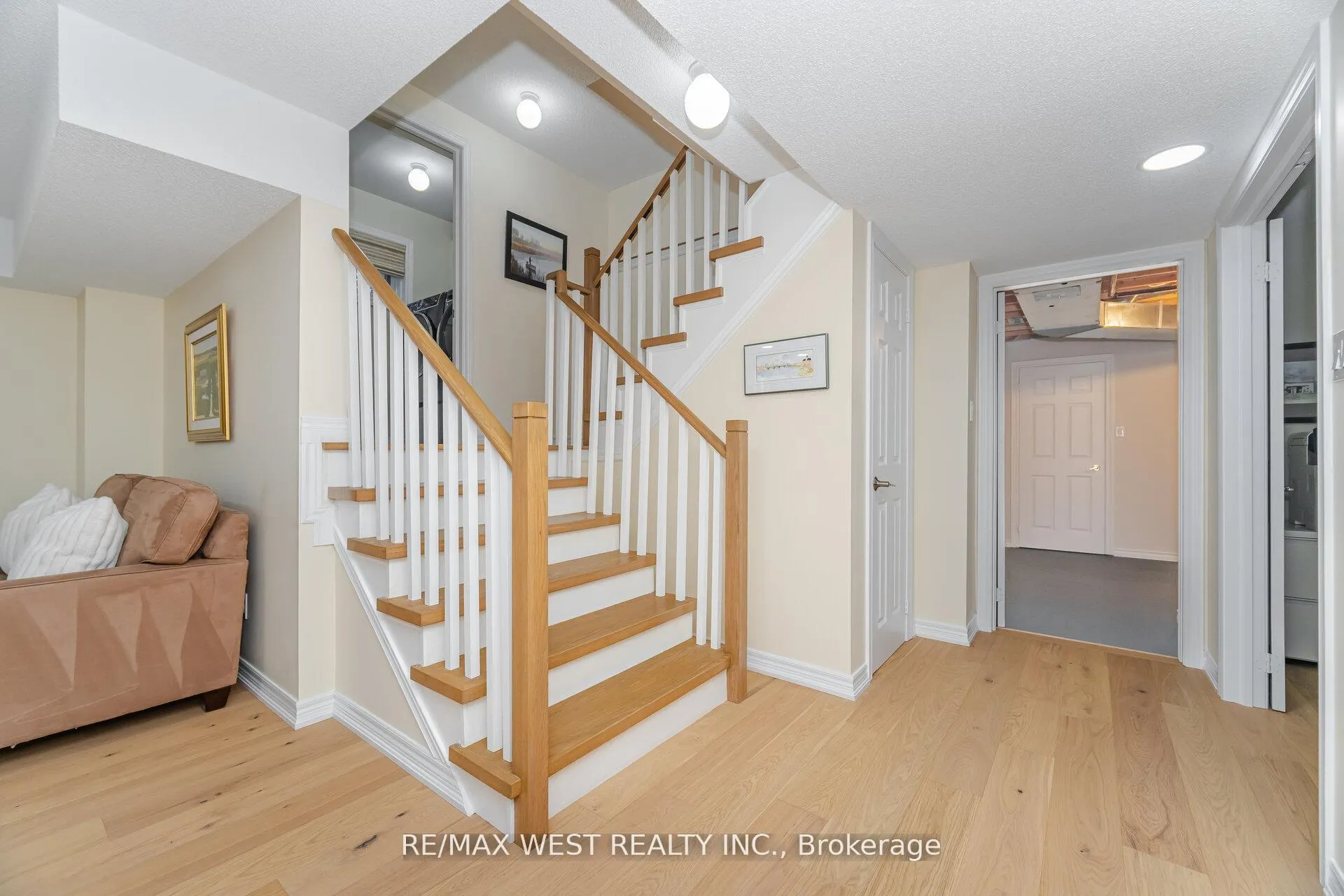 Photo 34 of 8 Via Amici, New Tecumseth, Alliston — HOMEH