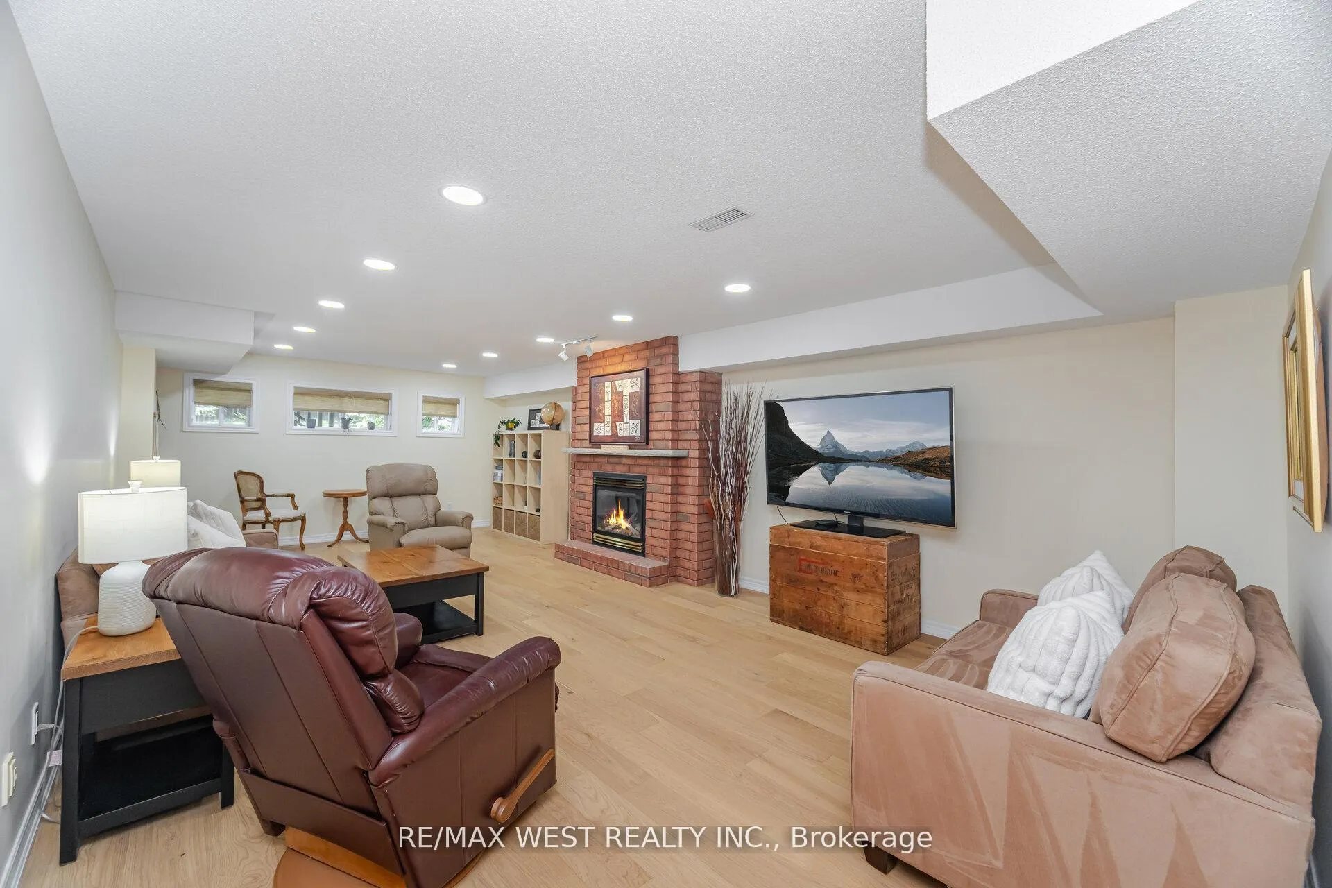 Photo 35 of 8 Via Amici, New Tecumseth, Alliston — HOMEH