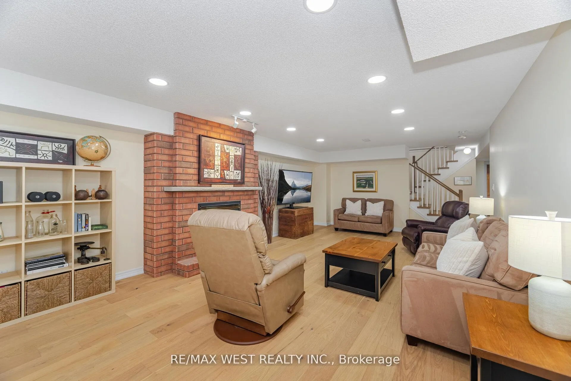 Photo 38 of 8 Via Amici, New Tecumseth, Alliston — HOMEH