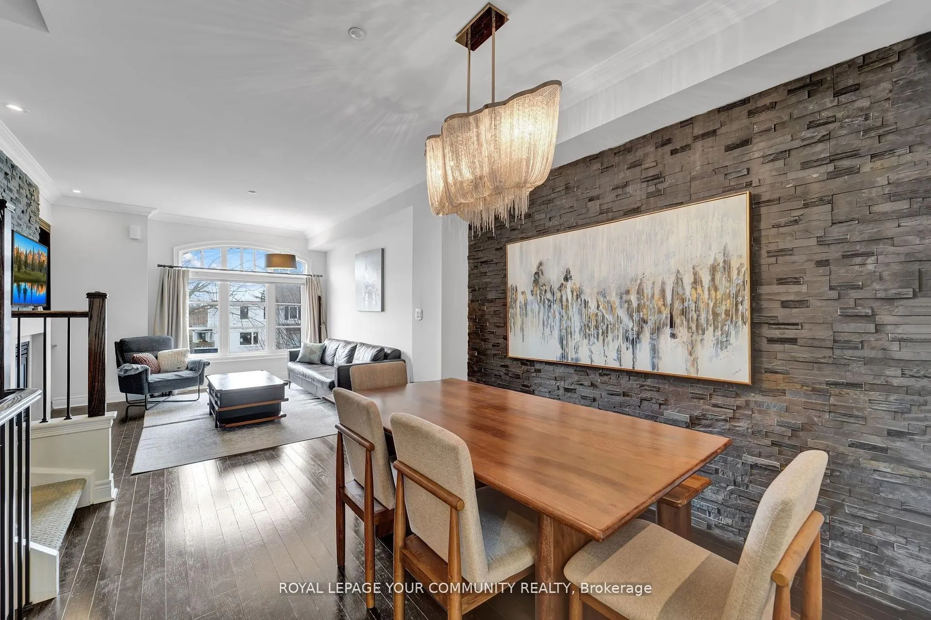 Photo 6 of 8327 Kipling Avenue, Vaughan, West Woodbridge — HOMEH