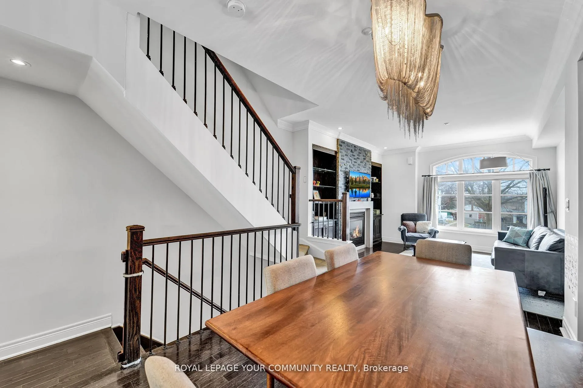 Photo 7 of 8327 Kipling Avenue, Vaughan, West Woodbridge — HOMEH