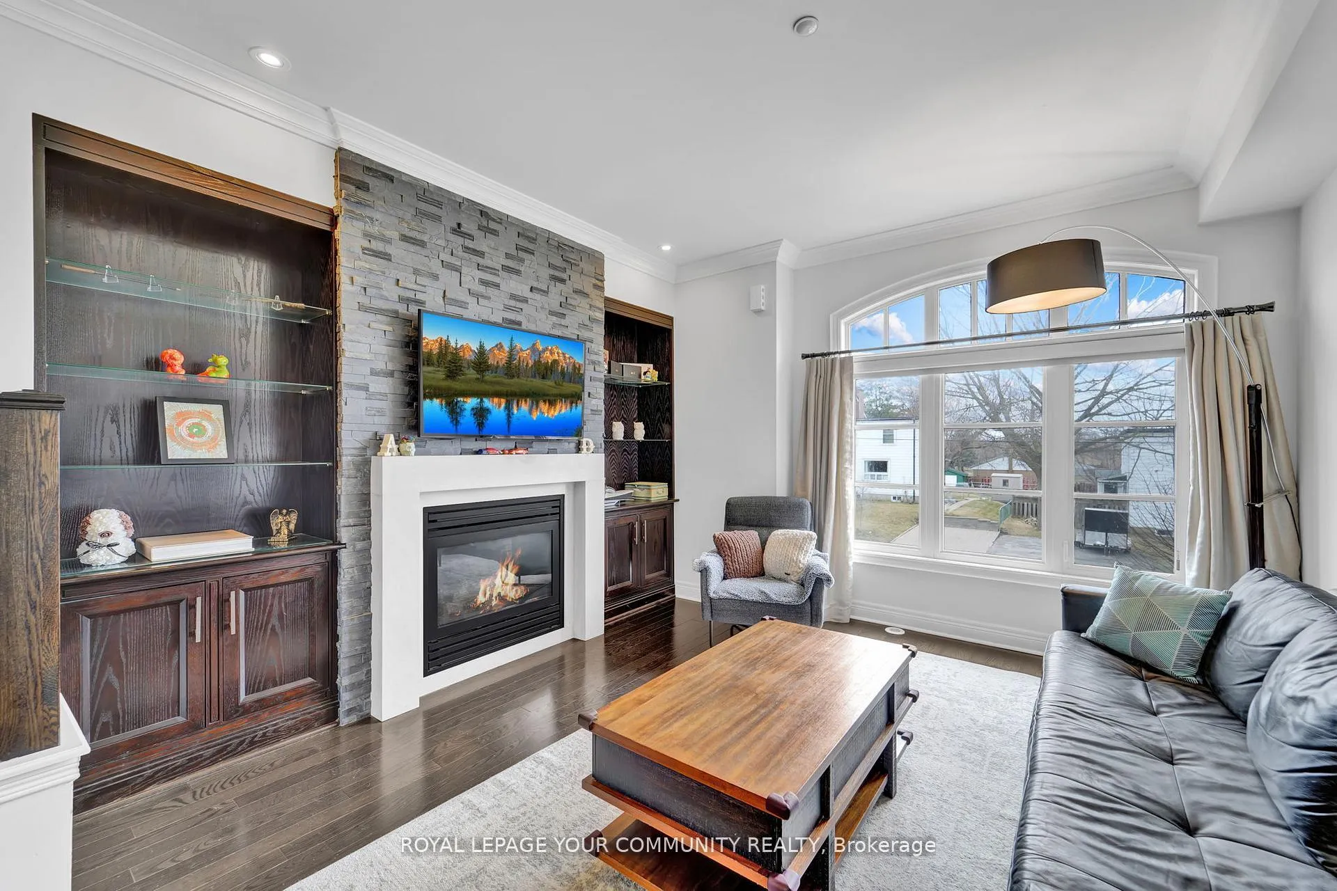 Photo 8 of 8327 Kipling Avenue, Vaughan, West Woodbridge — HOMEH