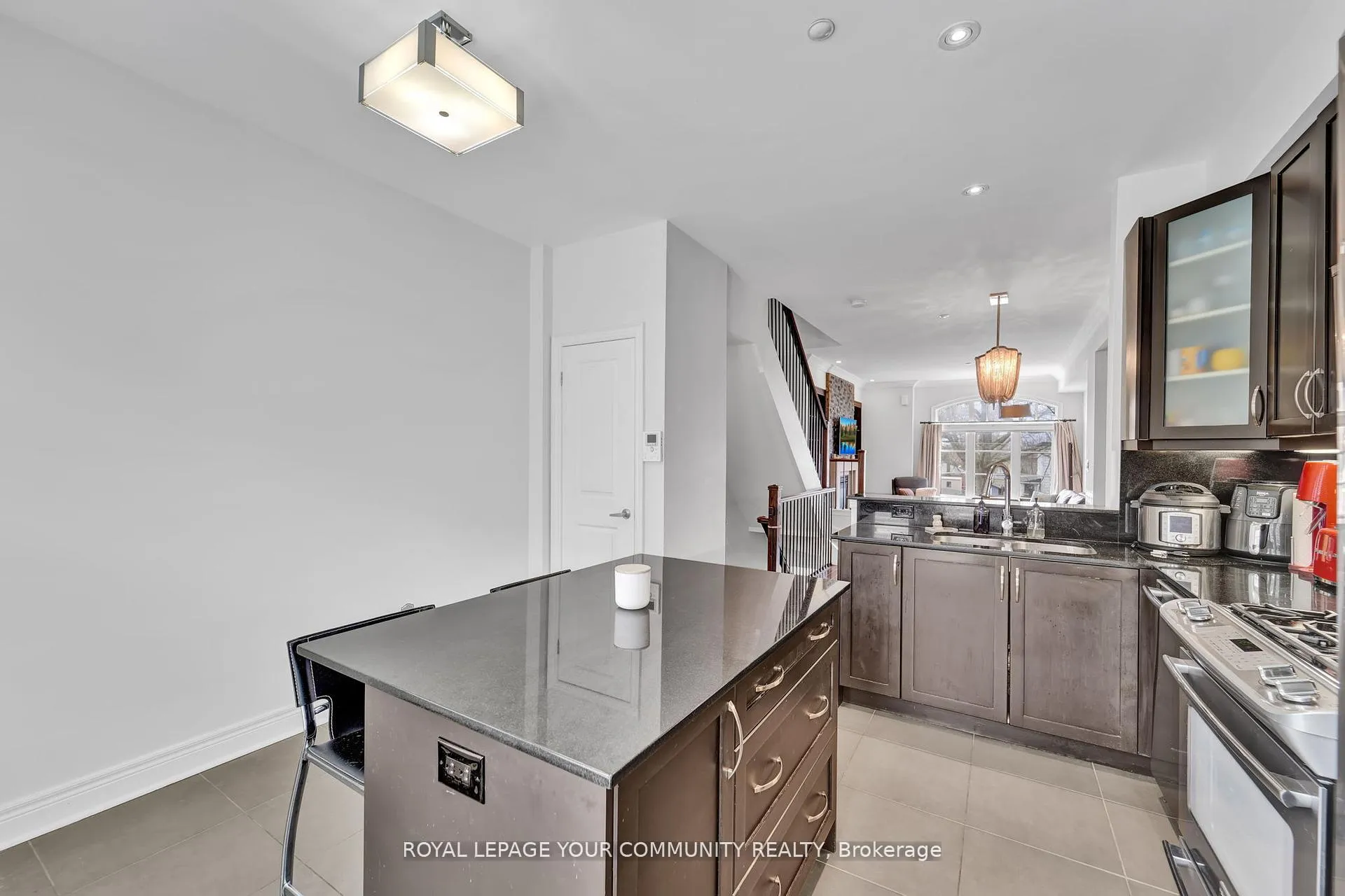 Photo 18 of 8327 Kipling Avenue, Vaughan, West Woodbridge — HOMEH