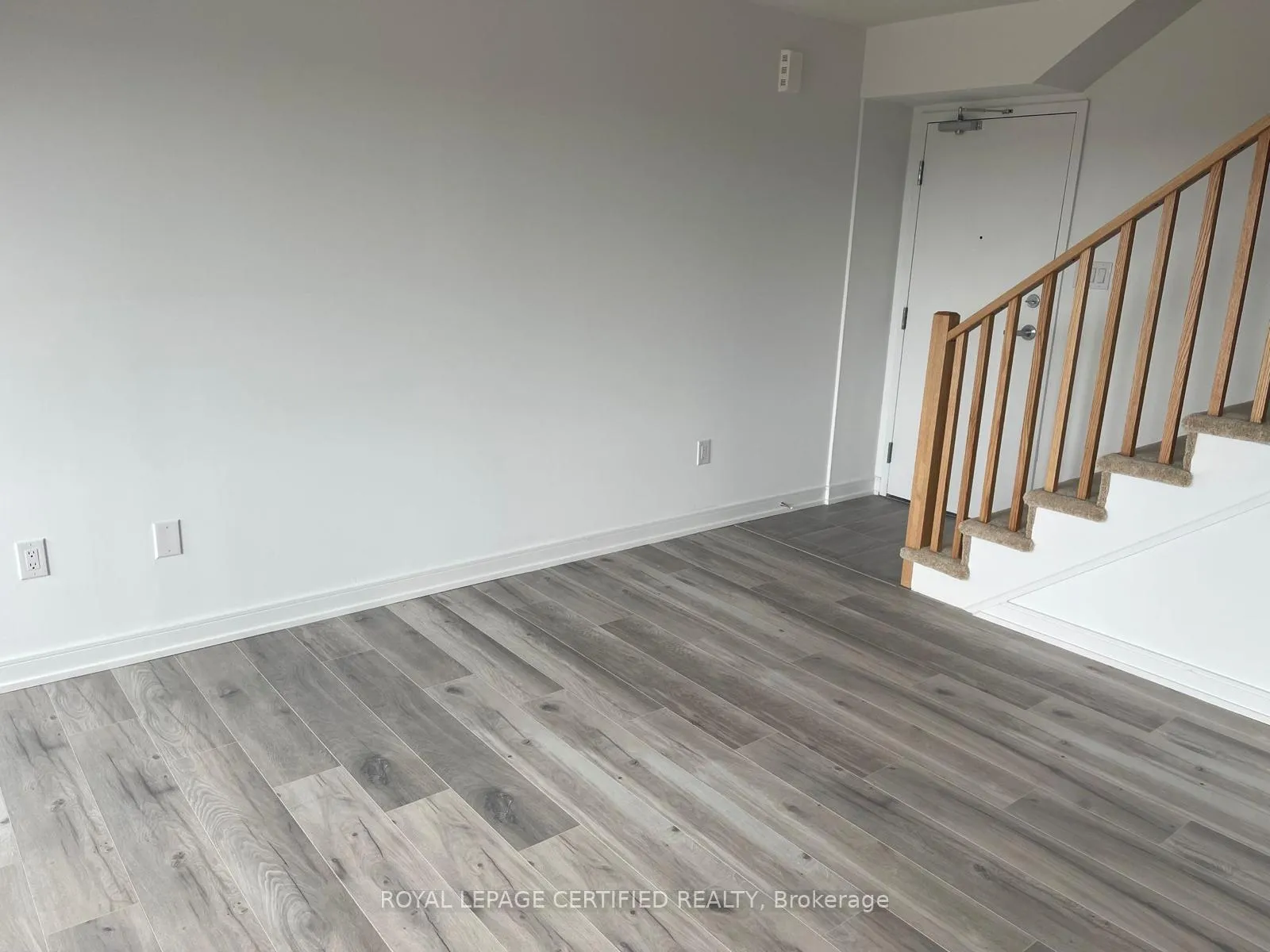 Photo 3 of 80 Appletree Lane, Barrie, Innis-Shore — HOMEH