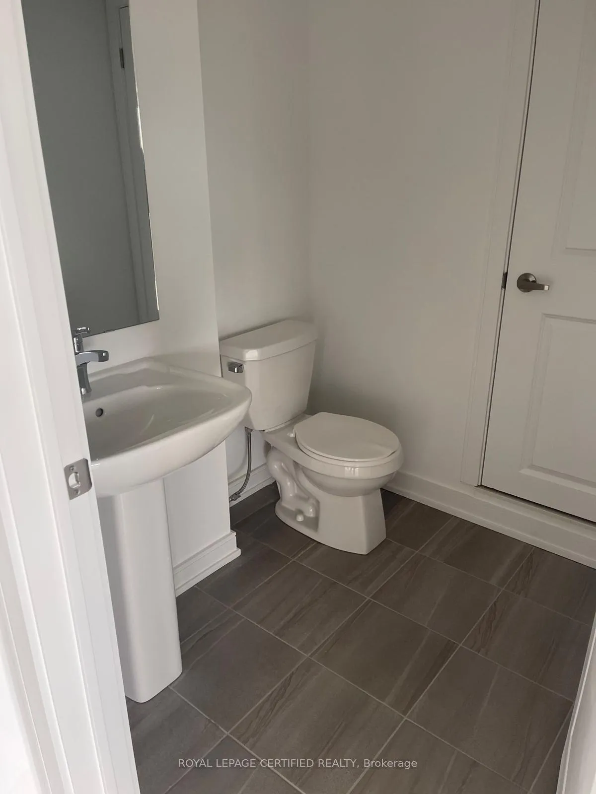 Photo 10 of 80 Appletree Lane, Barrie, Innis-Shore — HOMEH