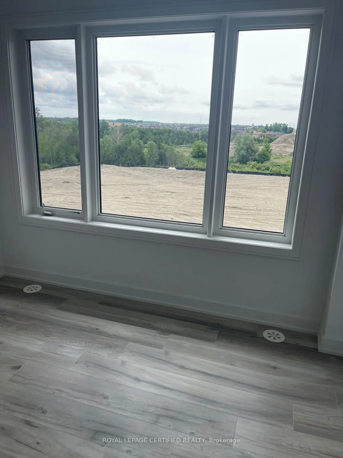 Photo 12 of 80 Appletree Lane, Barrie, Innis-Shore — HOMEH