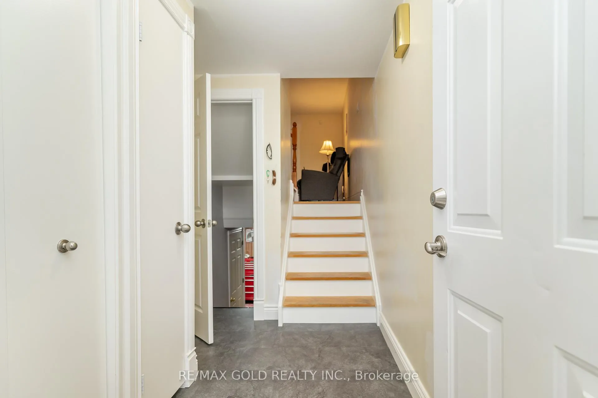 Photo 5 of 43 Eden Park Drive, Brampton, Southgate — HOMEH
