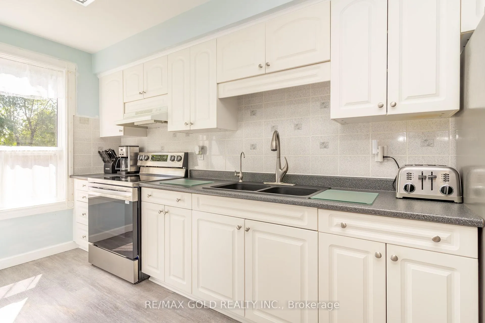 Photo 13 of 43 Eden Park Drive, Brampton, Southgate — HOMEH