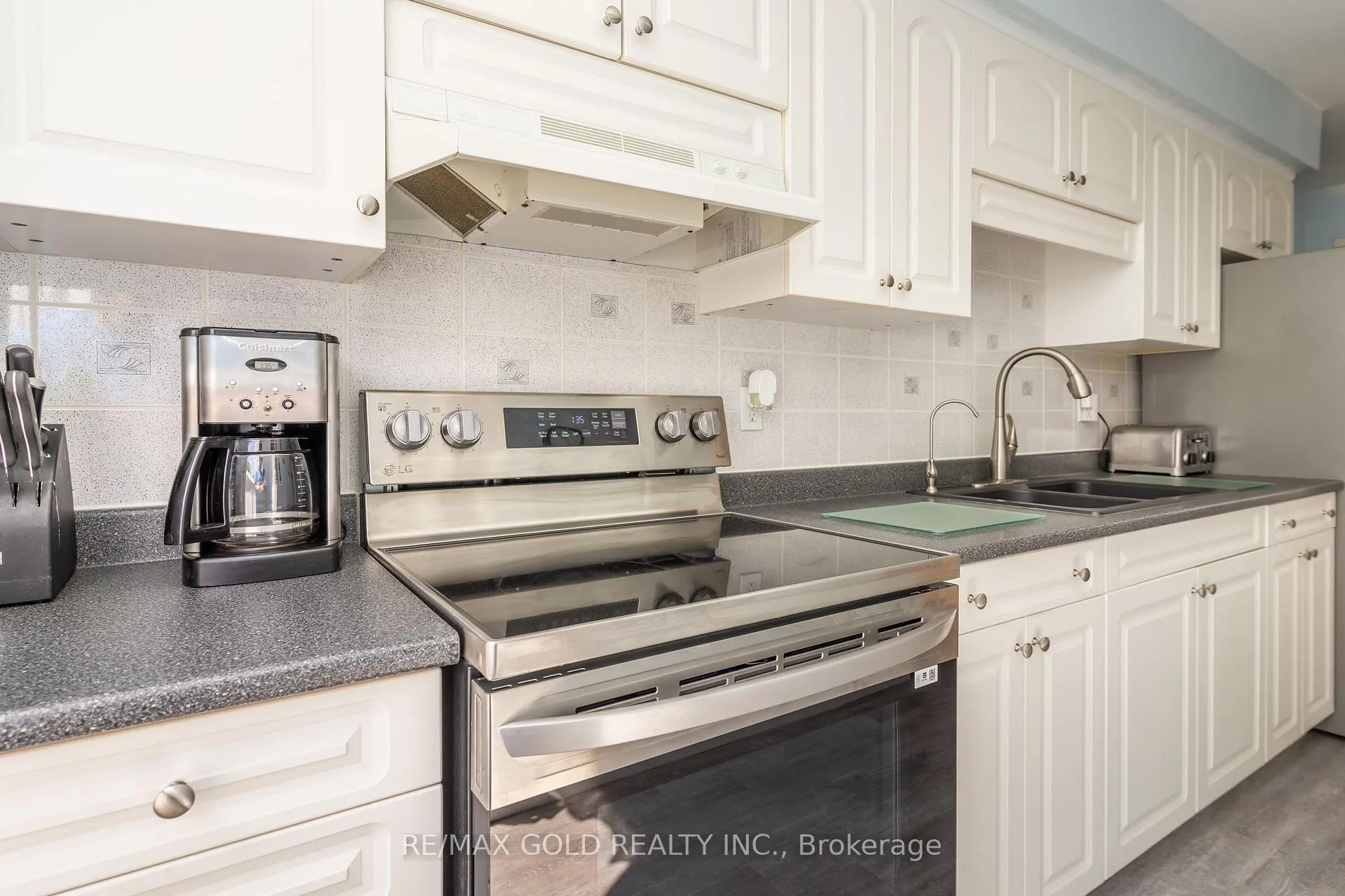 Photo 14 of 43 Eden Park Drive, Brampton, Southgate — HOMEH