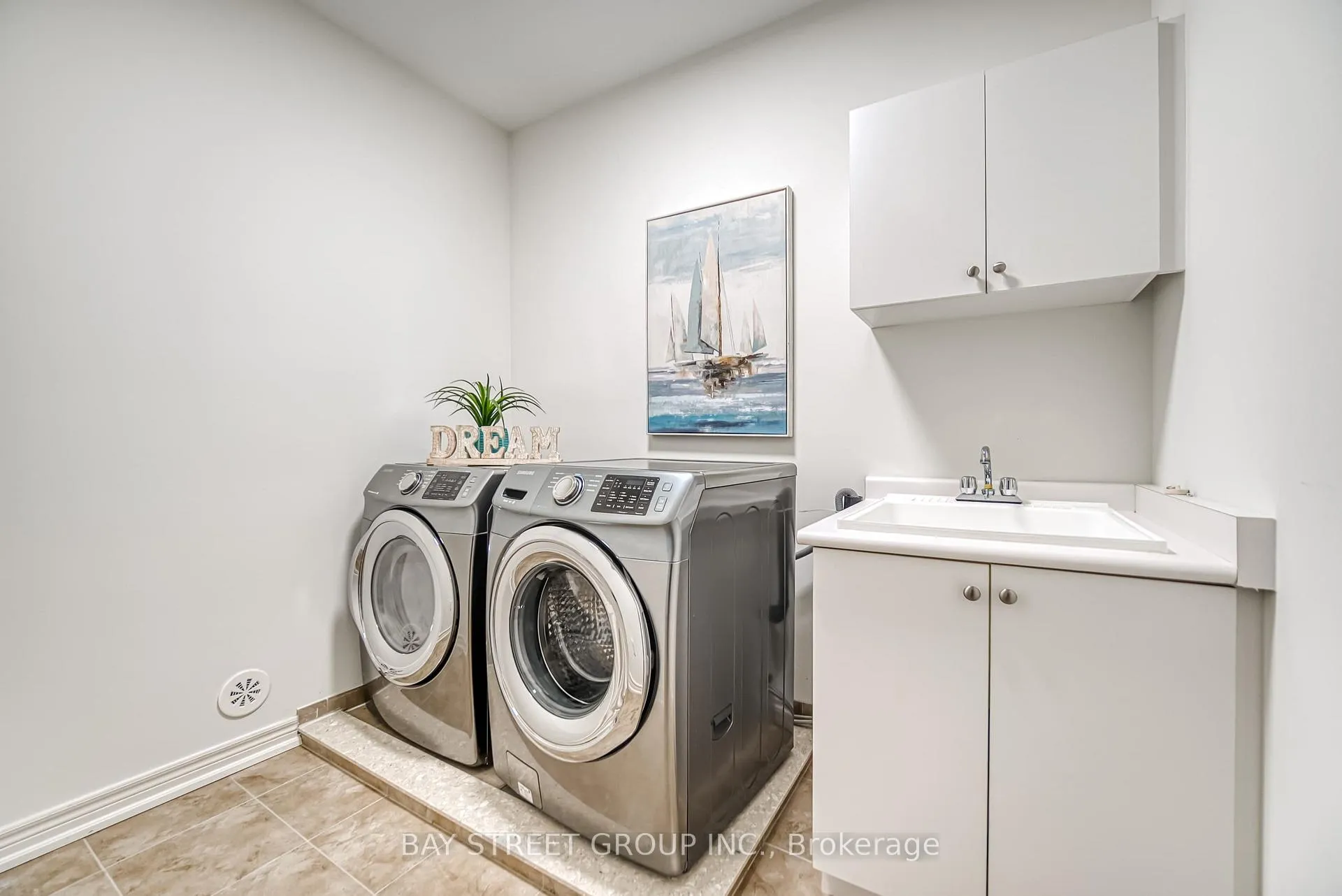Photo 23 of 26 Fanny Grove Way, Markham, Greensborough — HOMEH