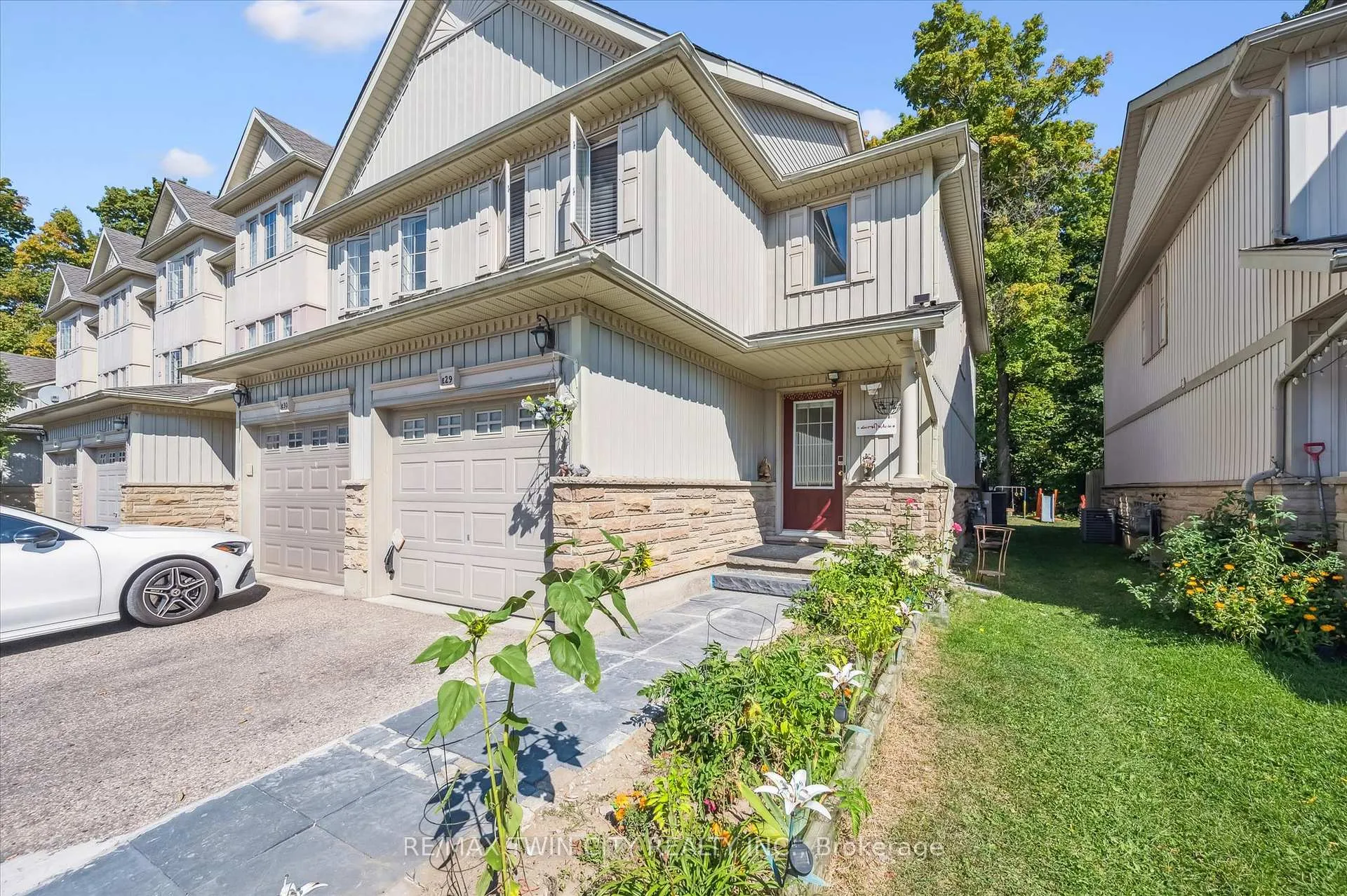 Photo 5 of 110 Activa Avenue, Kitchener — HOMEH