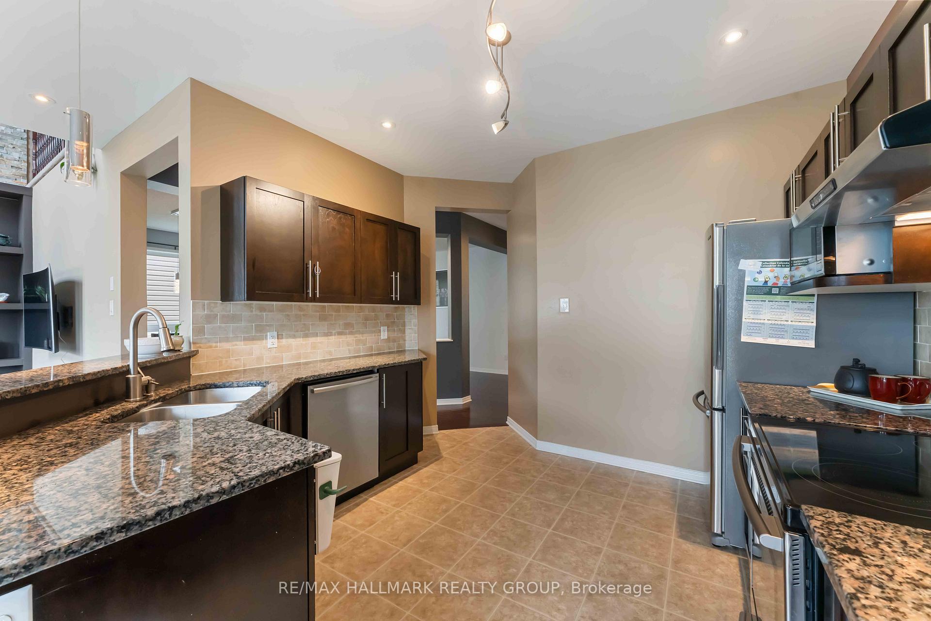 Photo 10 of 409 Tartaruga Lane, Ottawa, Barrhaven - Cedargrove/Fraserdale — HOMEH