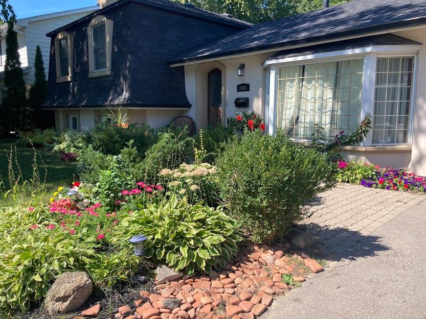 Photo 3 of 3501 Spruce Avenue, Burlington, Roseland — HOMEH