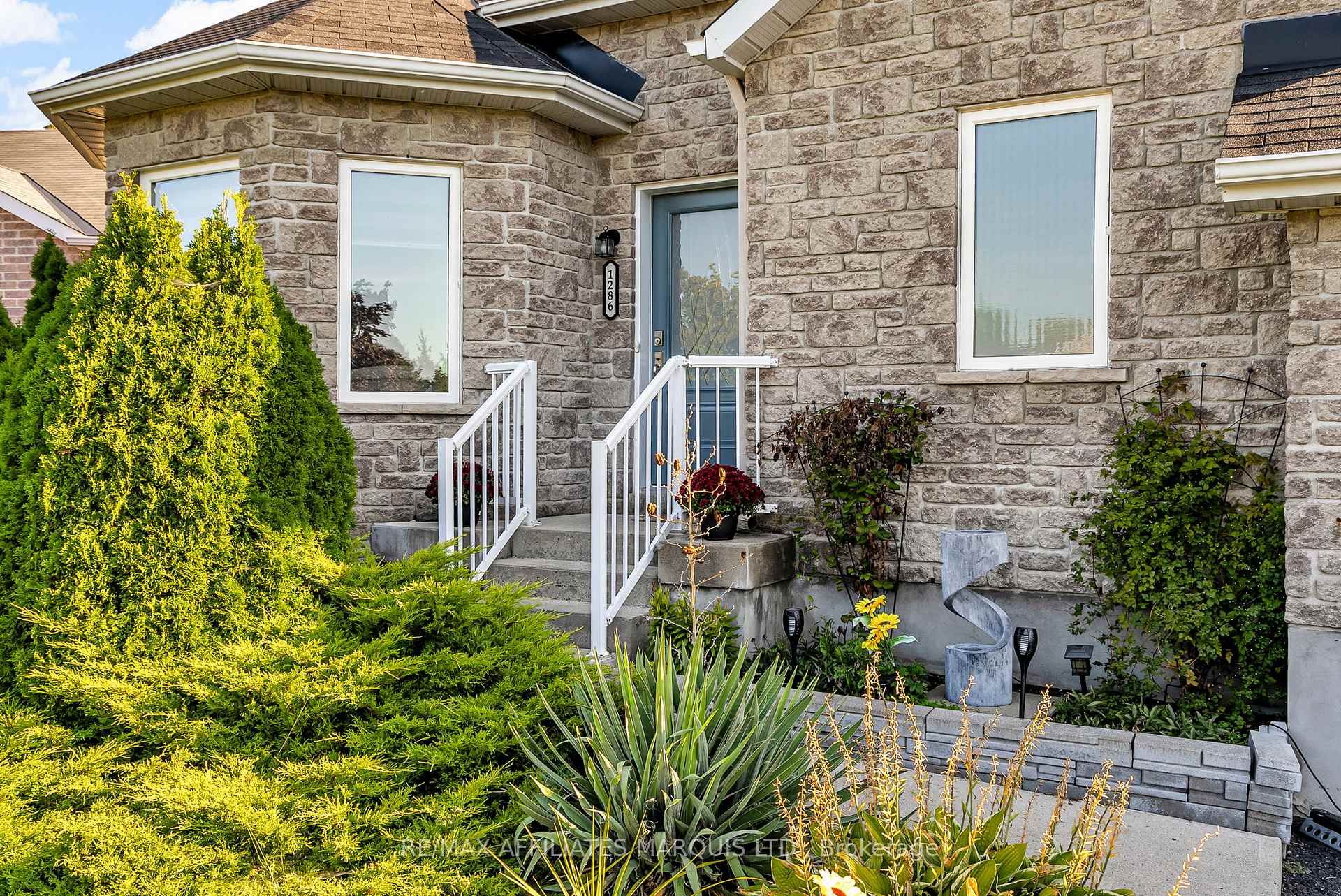 Photo 3 of 1286 Daprat Avenue, Cornwall — HOMEH