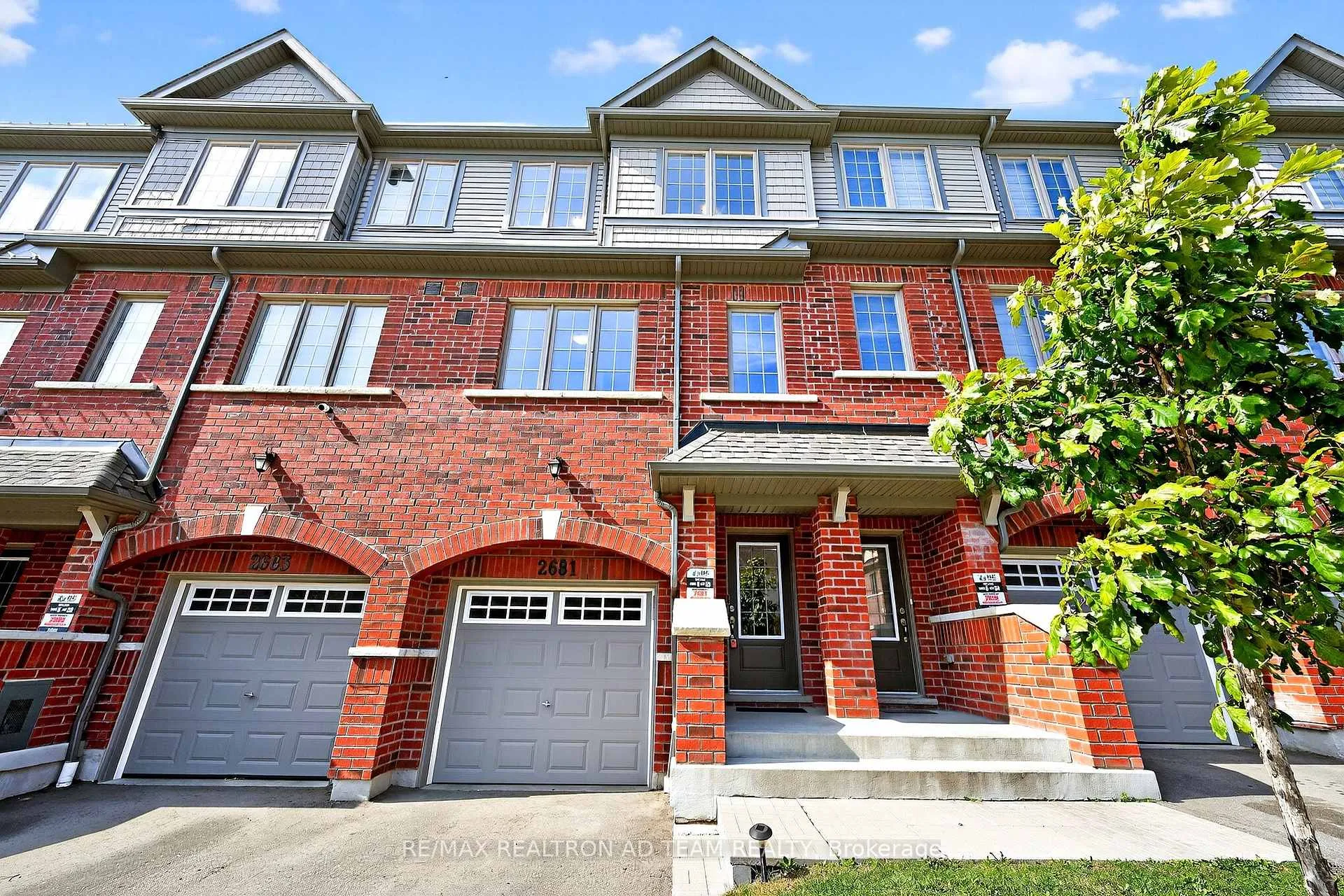 Photo 2 of 2681 Magdalen Path, Oshawa, Windfields — HOMEH