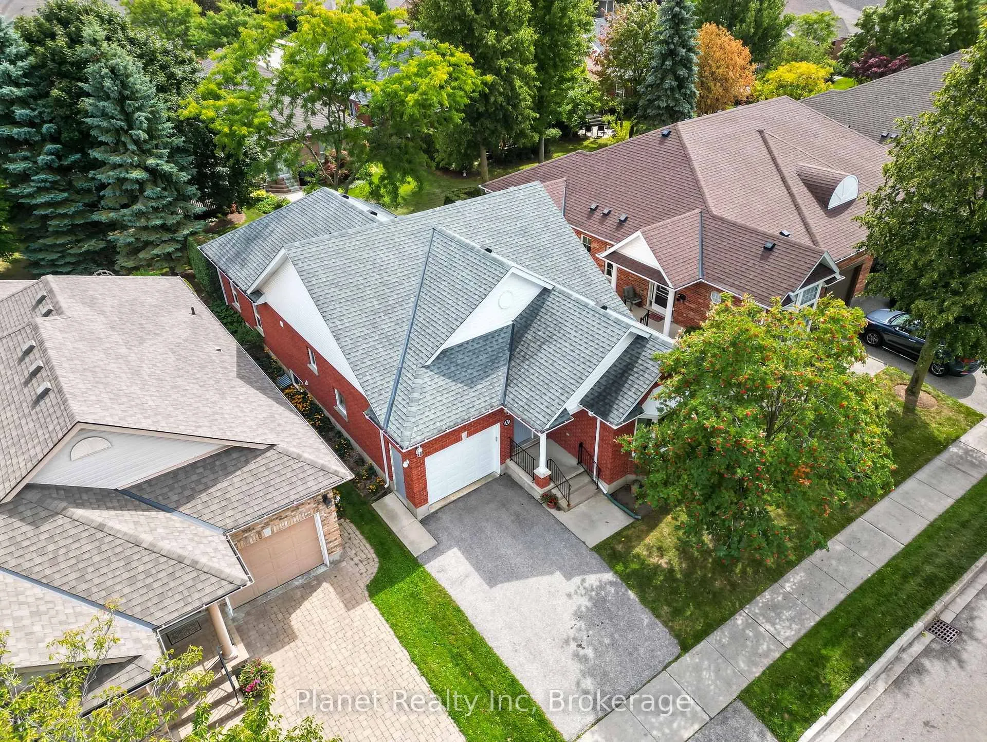 Photo 1 of 31 Honeysuckle Drive, Guelph, Village By The Arboretum — HOMEH
