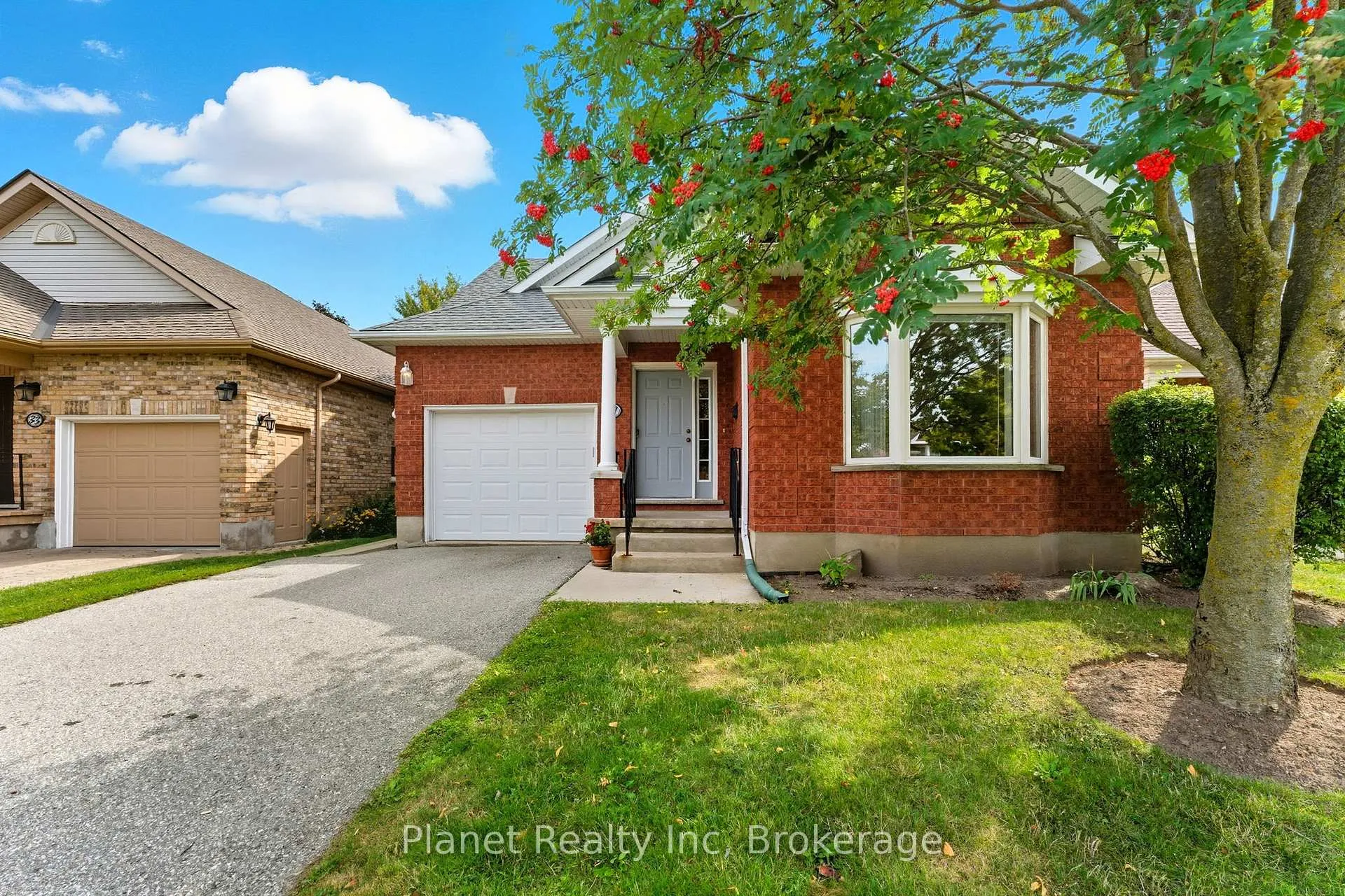 Photo 3 of 31 Honeysuckle Drive, Guelph, Village By The Arboretum — HOMEH