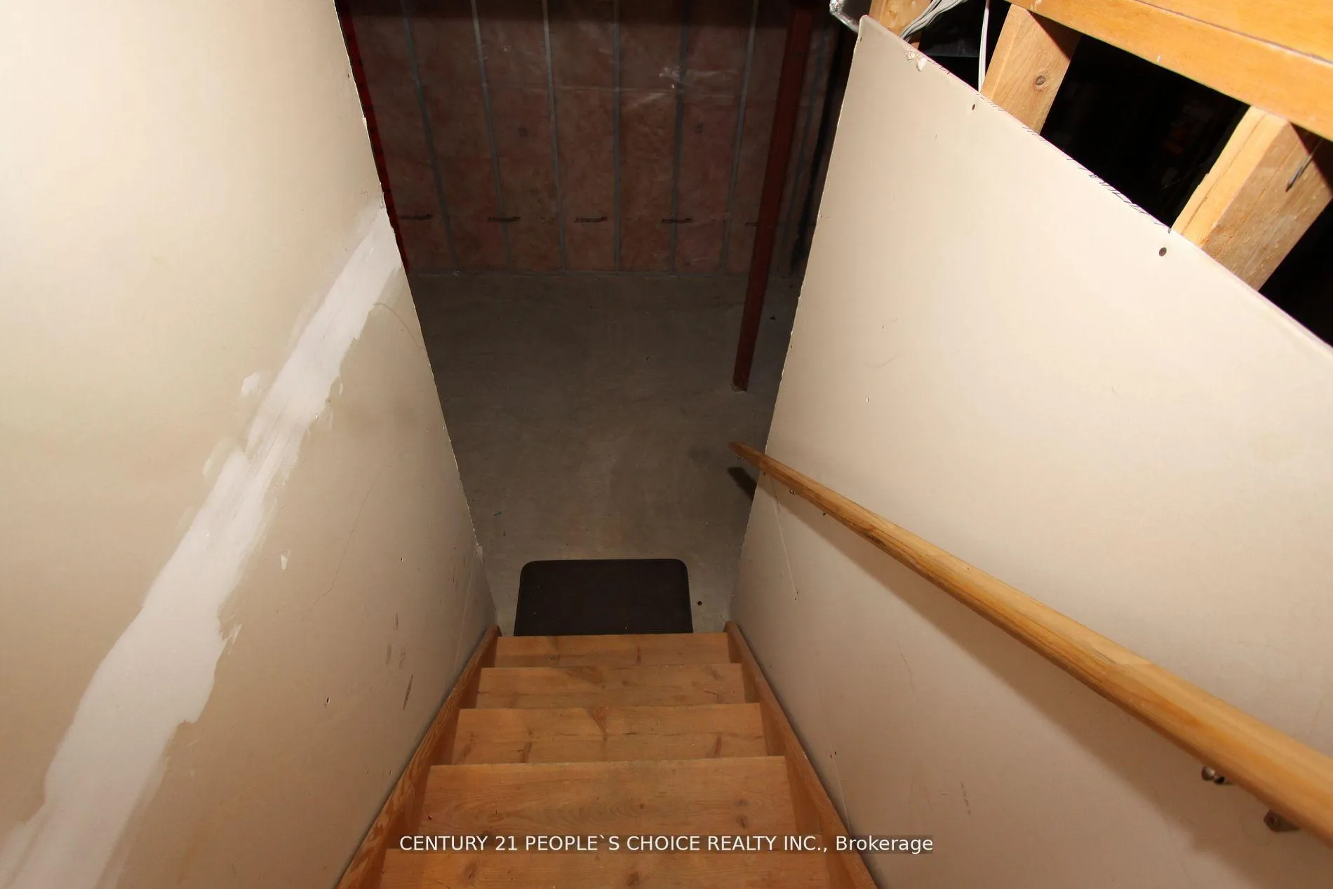 Photo 32 of Unit Upper, 40 Sorrento Street, Kitchener — HOMEH