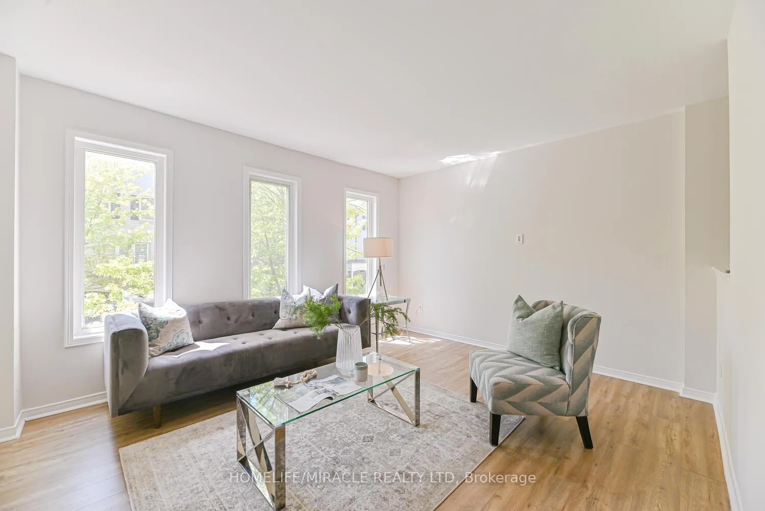Photo 10 of 52 McGonigal Lane, Ajax, Central — HOMEH