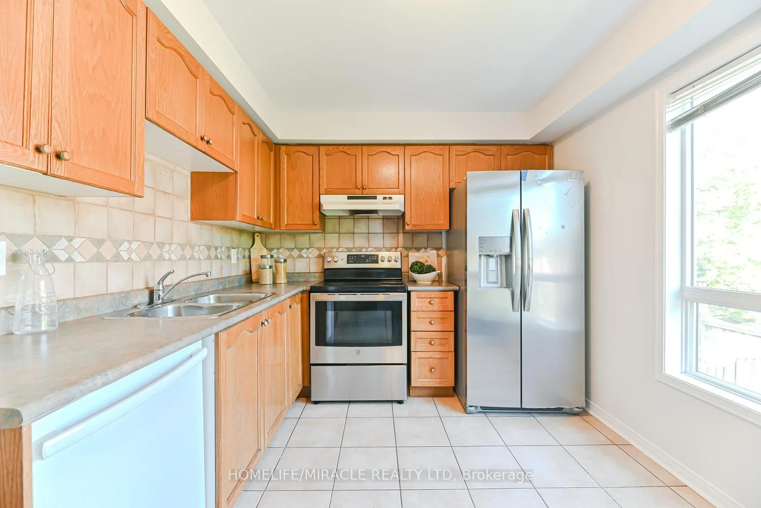 Photo 15 of 52 McGonigal Lane, Ajax, Central — HOMEH
