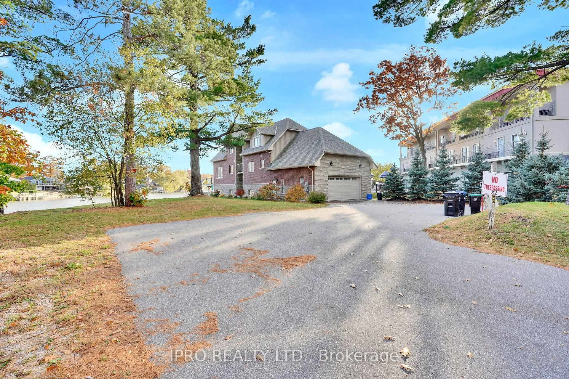 Photo 3 of 22 10th Street S, Wasaga Beach — HOMEH