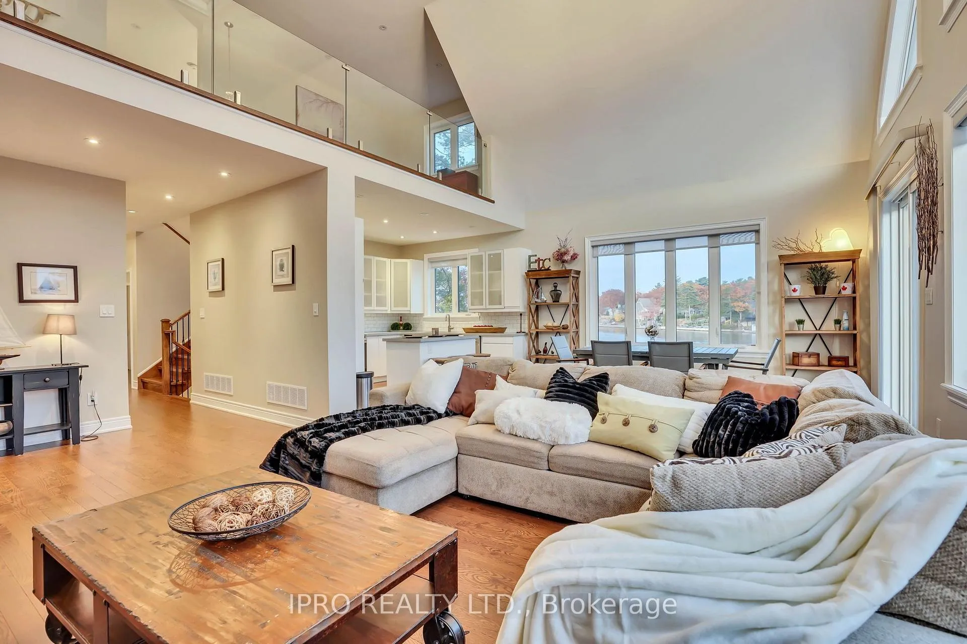 Photo 5 of 22 10th Street S, Wasaga Beach — HOMEH