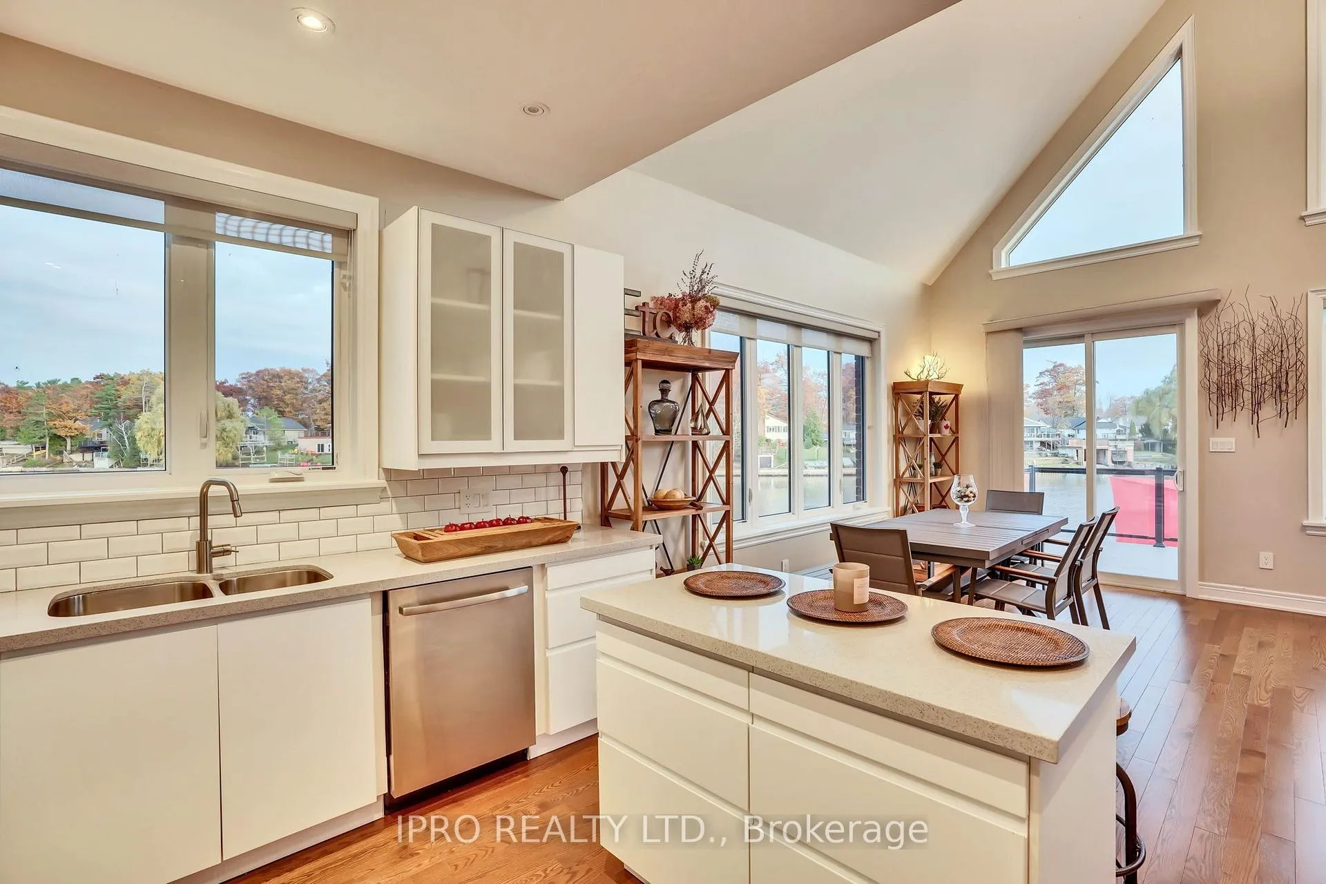Photo 9 of 22 10th Street S, Wasaga Beach — HOMEH