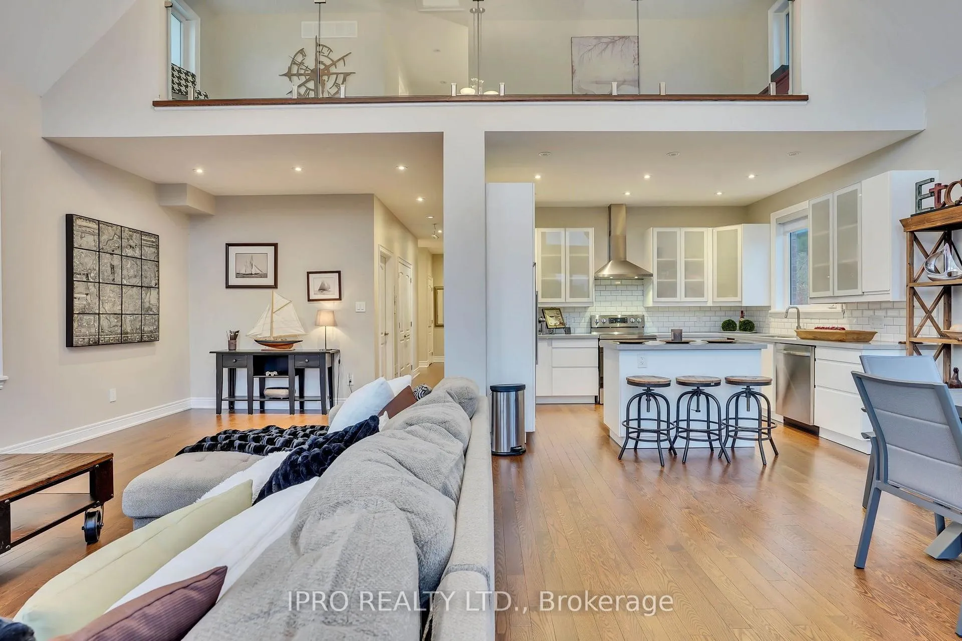 Photo 11 of 22 10th Street S, Wasaga Beach — HOMEH