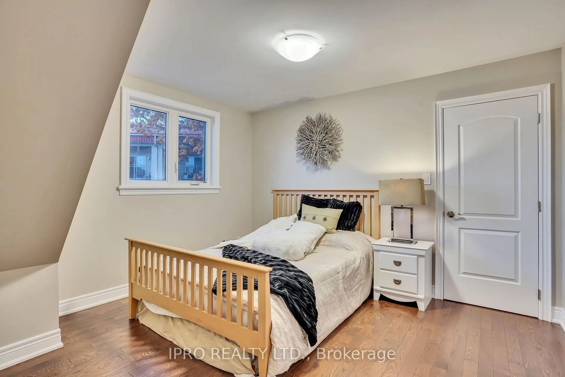 Photo 15 of 22 10th Street S, Wasaga Beach — HOMEH