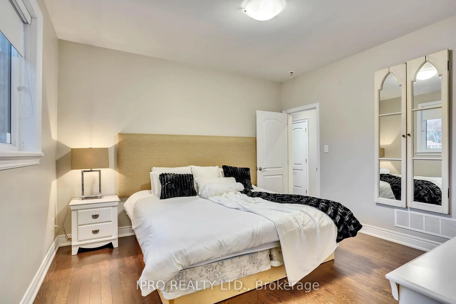 Photo 16 of 22 10th Street S, Wasaga Beach — HOMEH