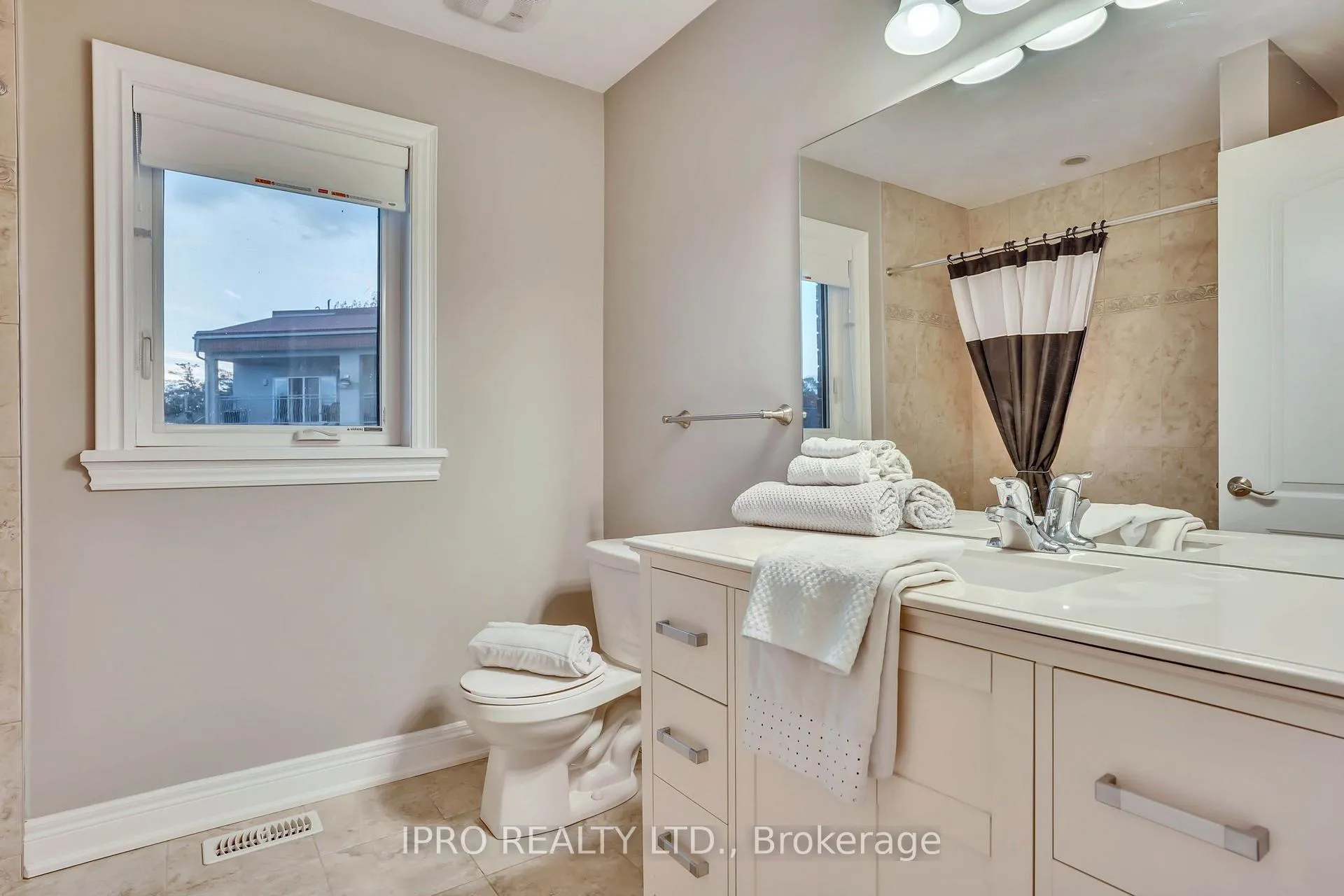Photo 17 of 22 10th Street S, Wasaga Beach — HOMEH