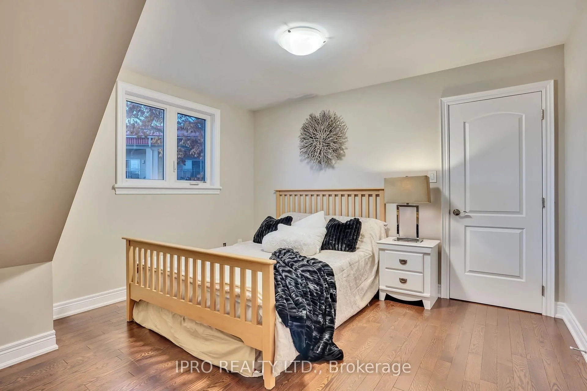 Photo 20 of 22 10th Street S, Wasaga Beach — HOMEH