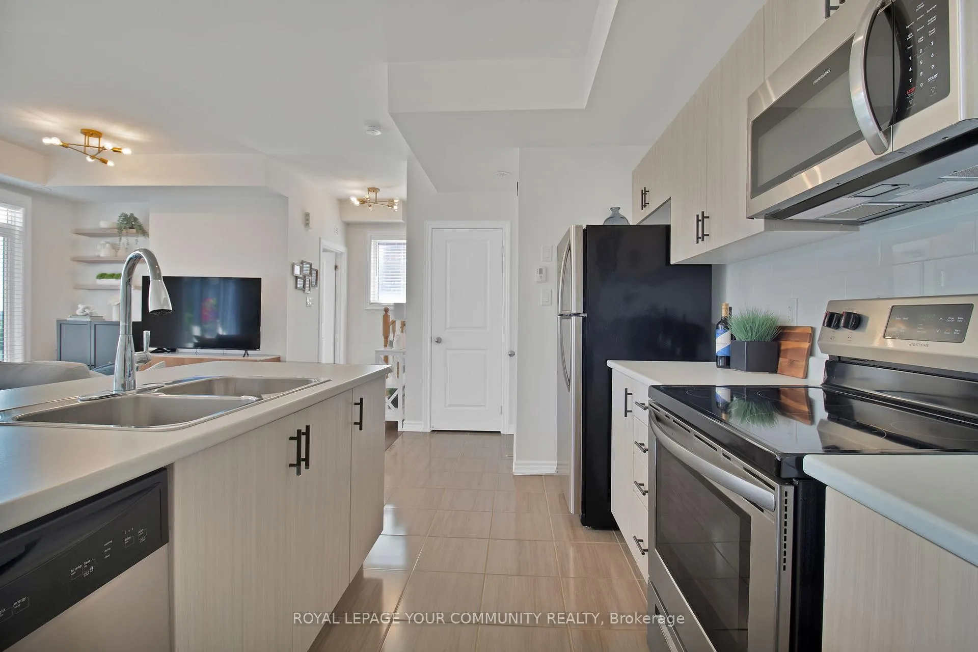 Photo 12 of 2574 William Jackson Drive, Pickering, Duffin Heights — HOMEH