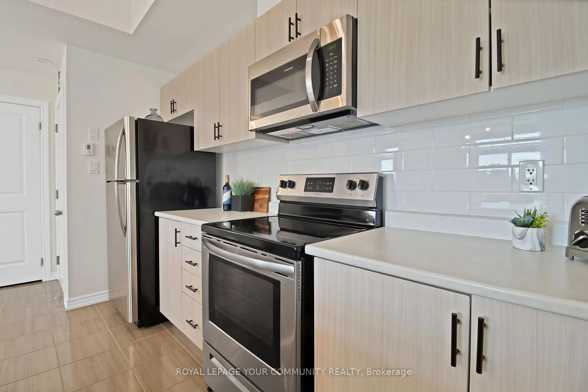Photo 13 of 2574 William Jackson Drive, Pickering, Duffin Heights — HOMEH