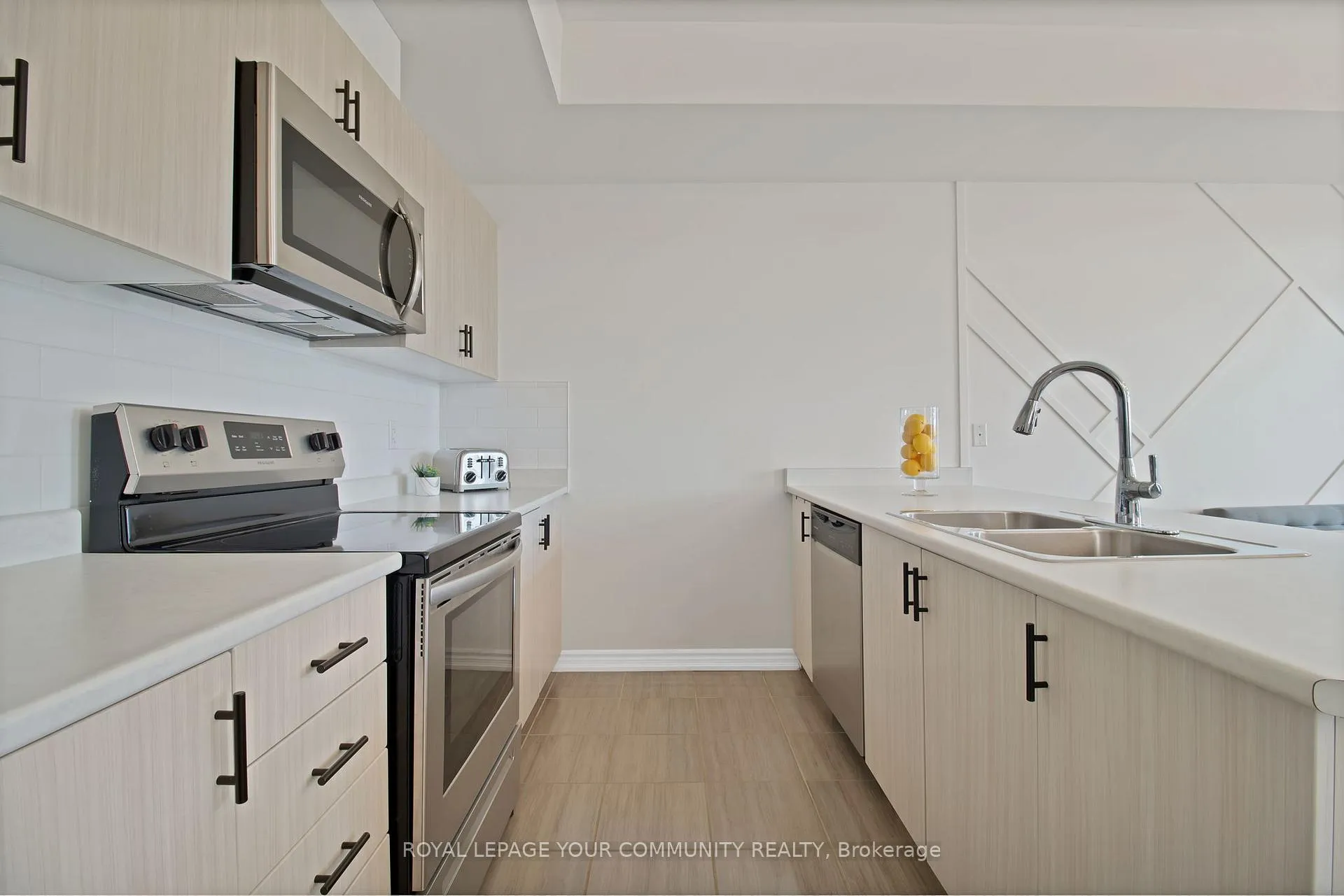 Photo 15 of 2574 William Jackson Drive, Pickering, Duffin Heights — HOMEH